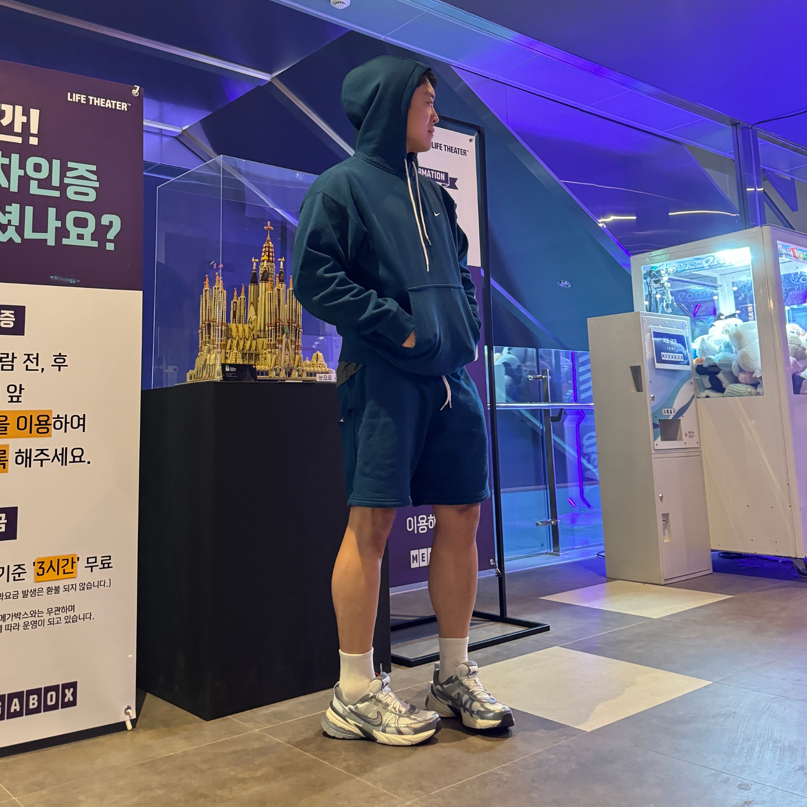 Nike NRG Solo Swoosh Full Zip Hoodie Valerian Blue - US/EU, Nike V2K Run Pure Platinum Wolf Grey 착용 스타일 - 2