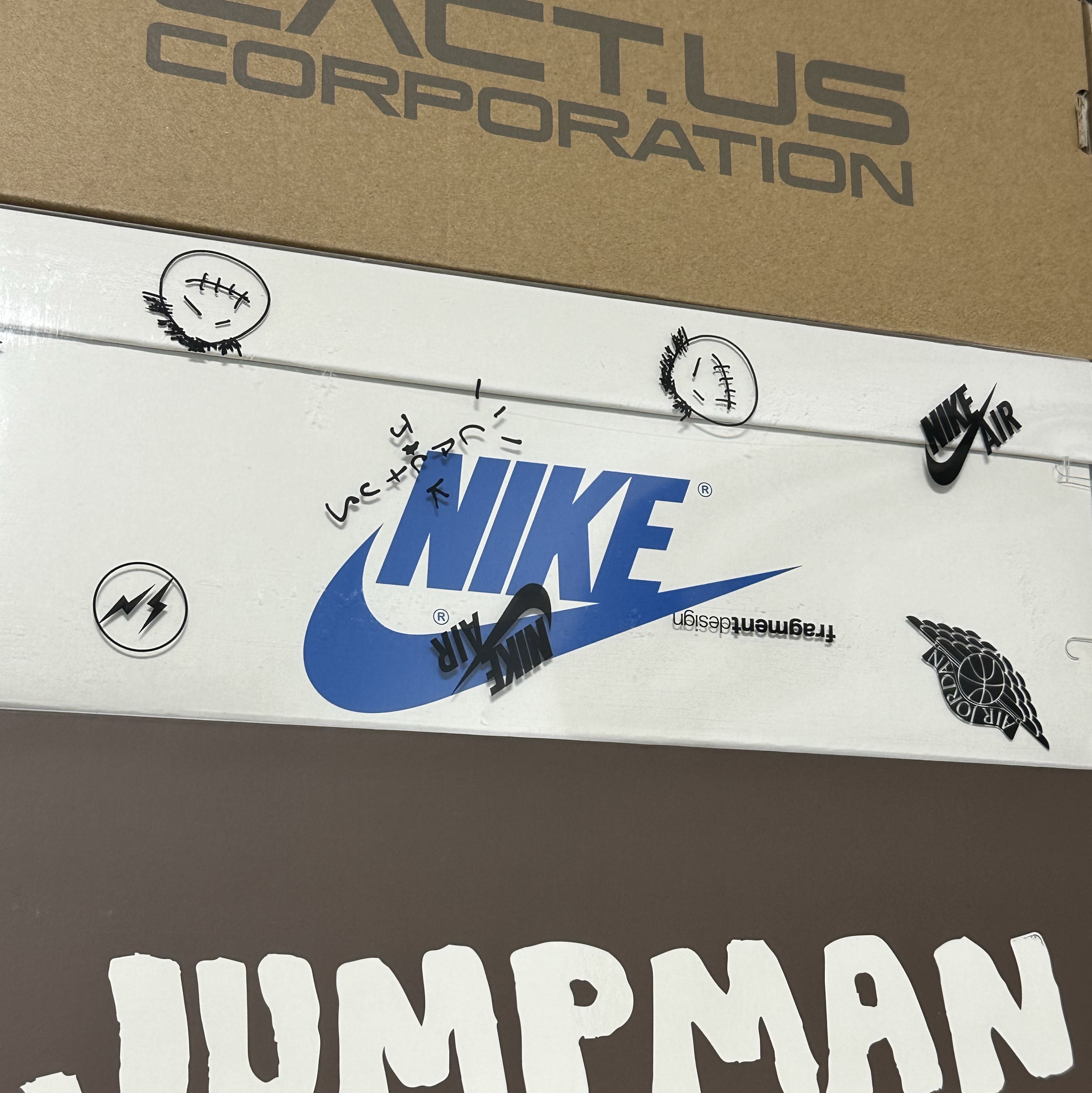 Jordan x Travis Scott Jumpman Jack TR Sail and Dark Mocha, Jordan 1 x Travis Scott x Fragment Retro Low OG SP Military Blue 착용 스타일 - 2