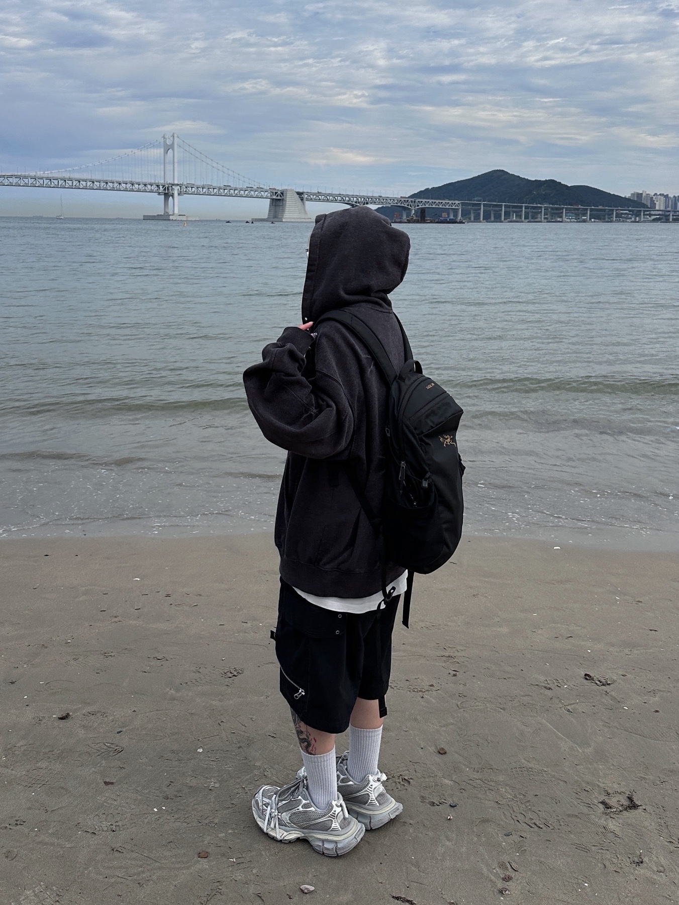 (W) Balenciaga 3XL Sneakers Light Beige, Arc'teryx Mantis 16 Backpack Black 착용 스타일 - 2