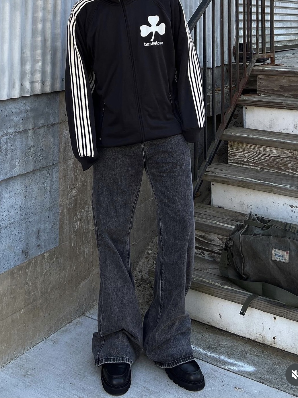 Basketcase Lucky Track Jacket Black Cream 착용 스타일 - 3