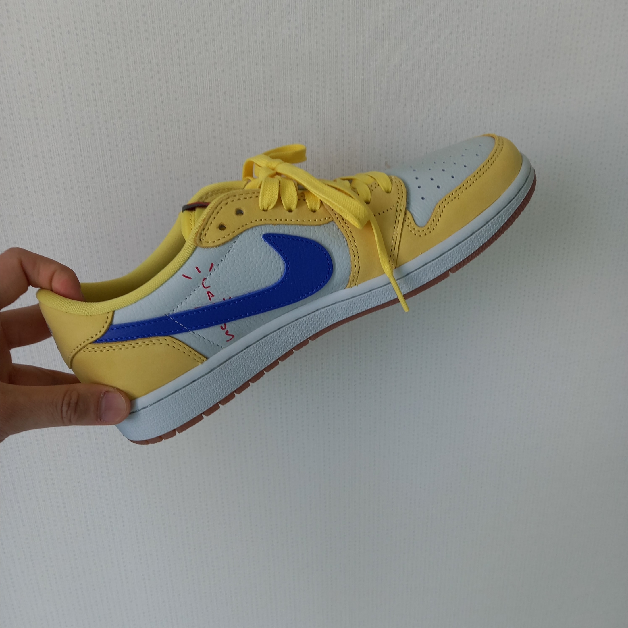 (W) Jordan 1 x Travis Scott Retro Low OG SP Canary 착용 스타일 - 5
