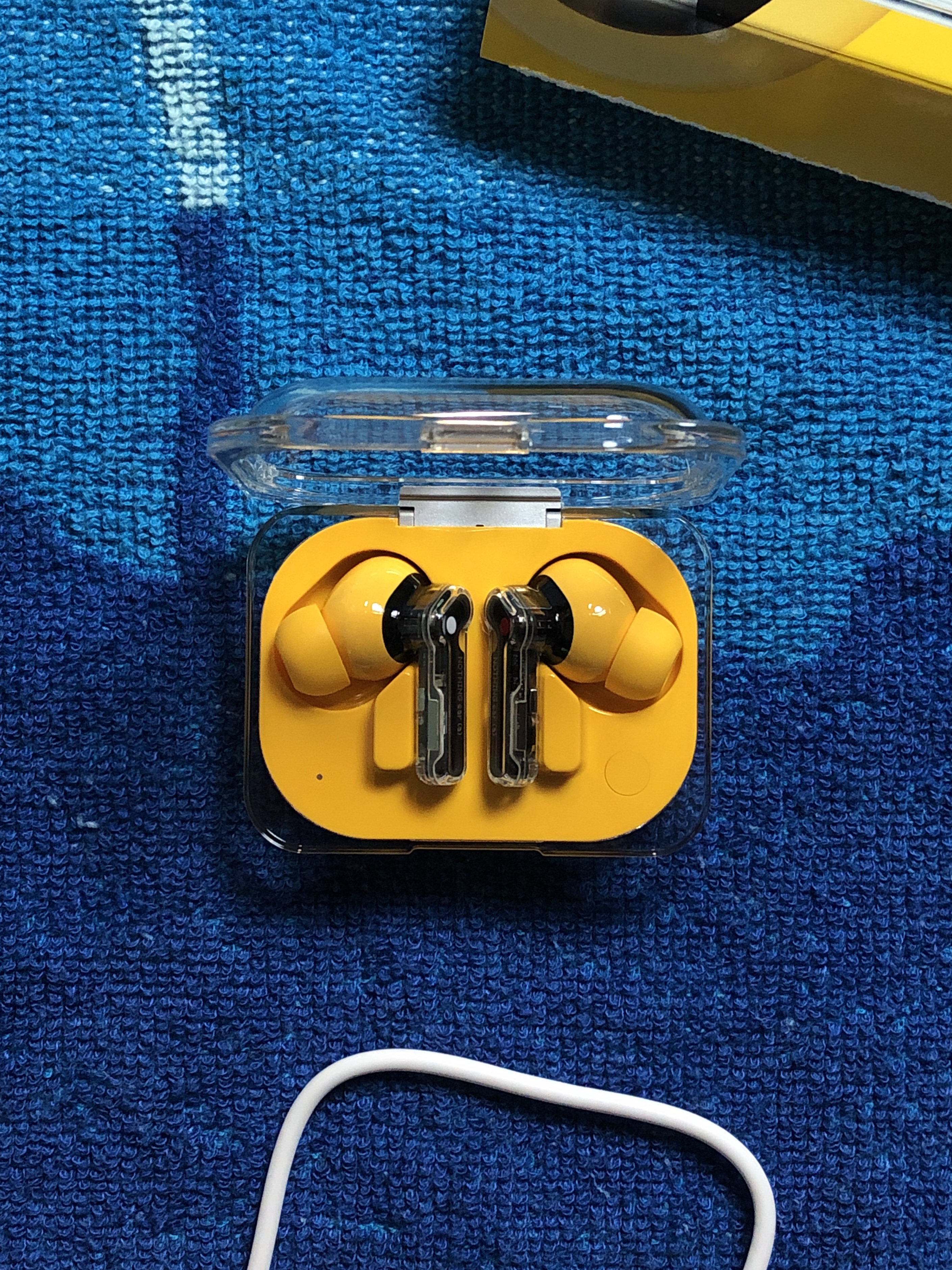 Nothing Ear (a) Yellow 착용 스타일 - 1