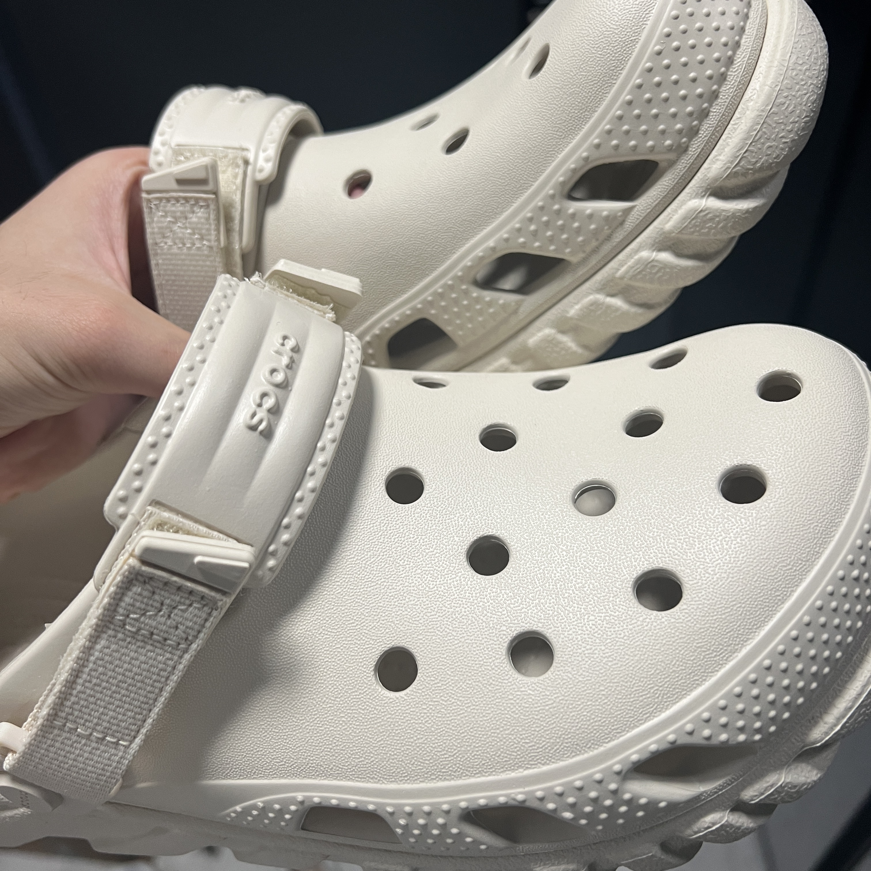 Crocs Duet Max II Clog Stucco 착용 스타일 - 1