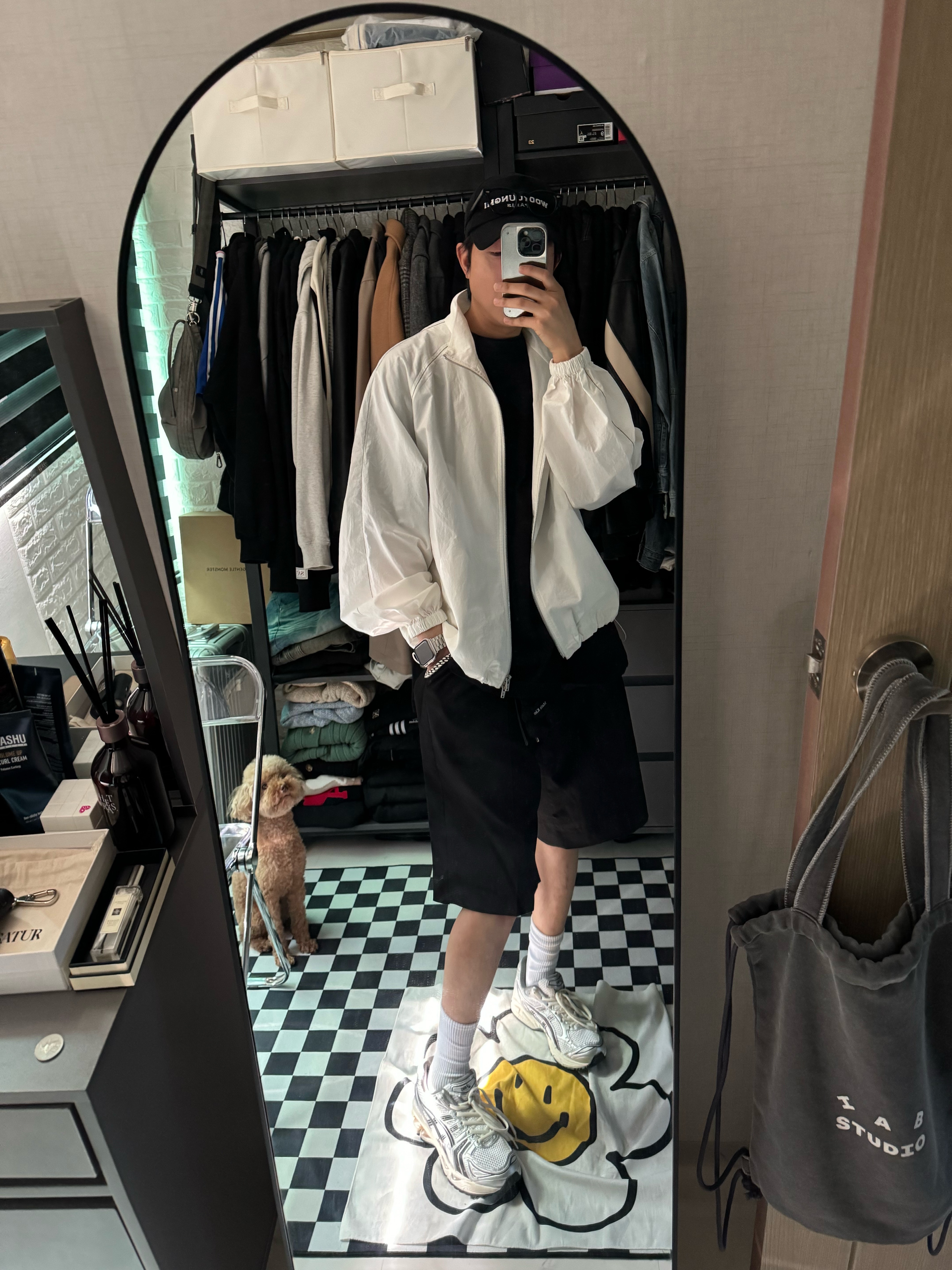 Wooyoungmi Flower Print Back Logo T-Shirt Black - 23SS, Wooyoungmi White Embroidered Logo Ball Cap Black 착용 스타일