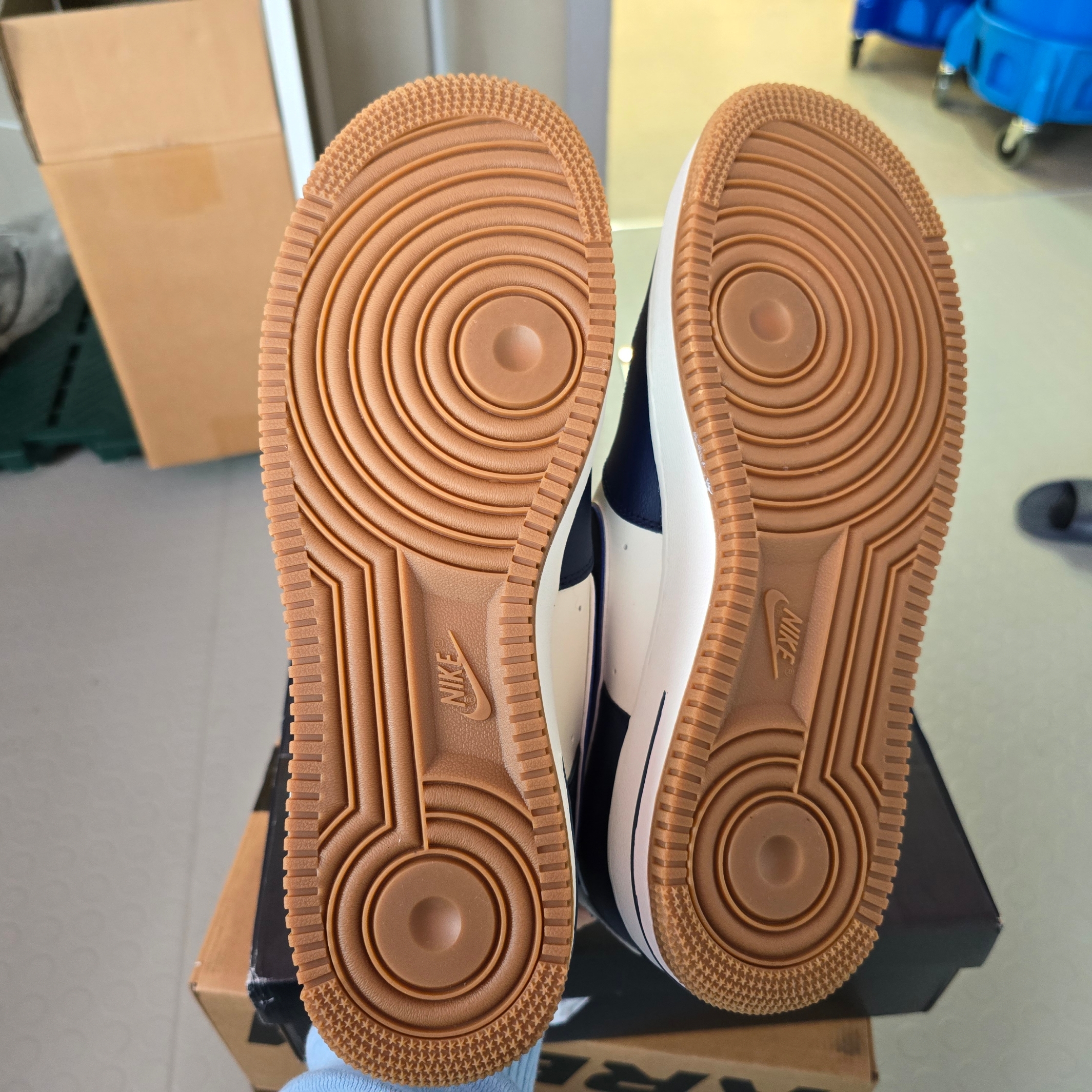 Nike Air Force 1 '07 LV8 Midnight Navy 착용 스타일 - 4