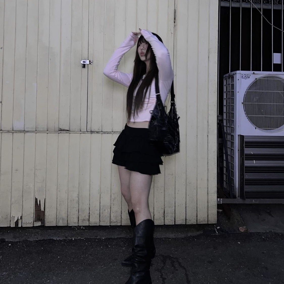 For Appeal String Ribbon Large Hobo Bag Glossy Black, For Appeal String Ribbon Large Hobo Bag Silver 착용 스타일