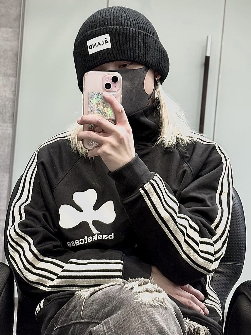 Basketcase Lucky Track Jacket Black Cream 착용 스타일 - 3