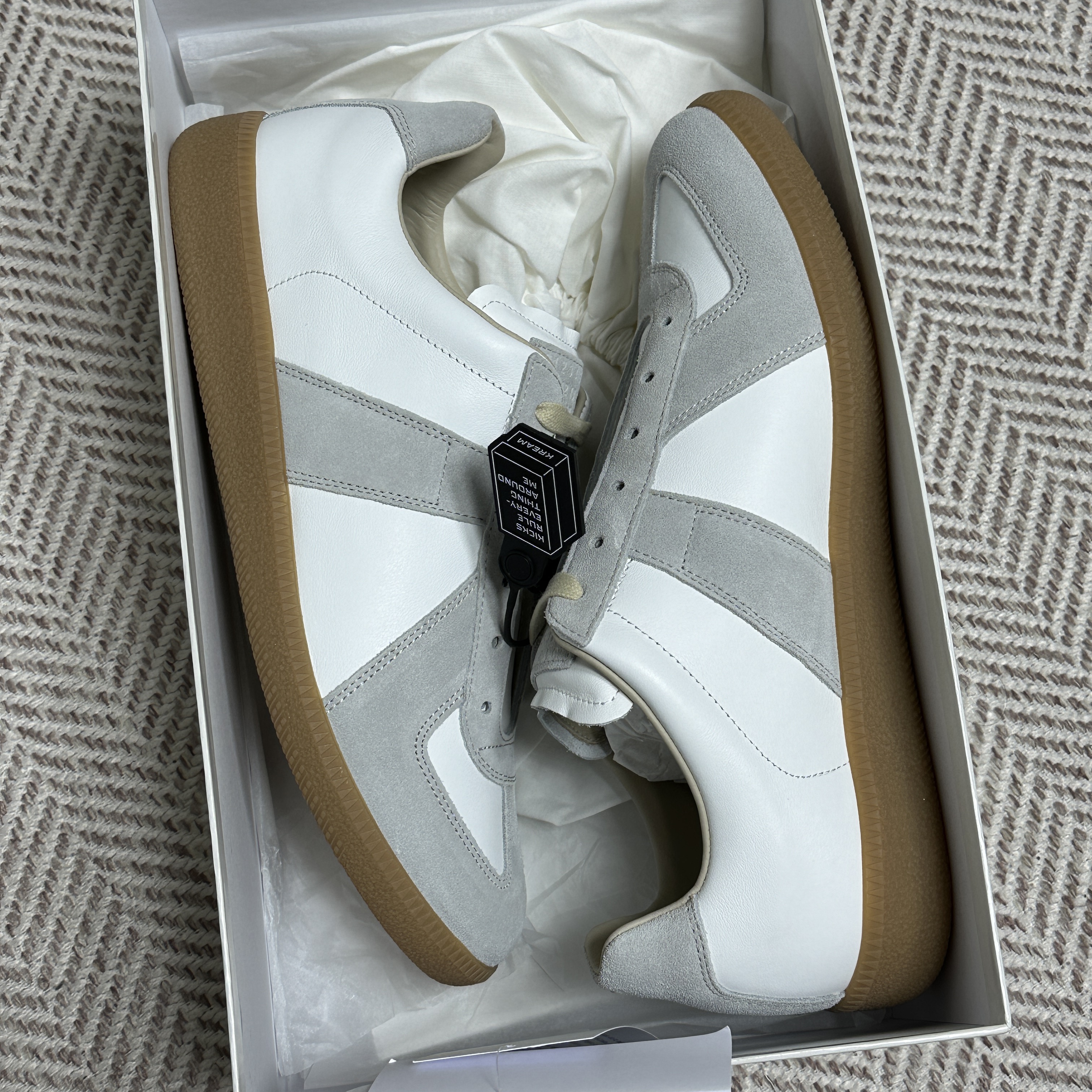 Maison Margiela Calfskin Replica Sneakers 착용 스타일