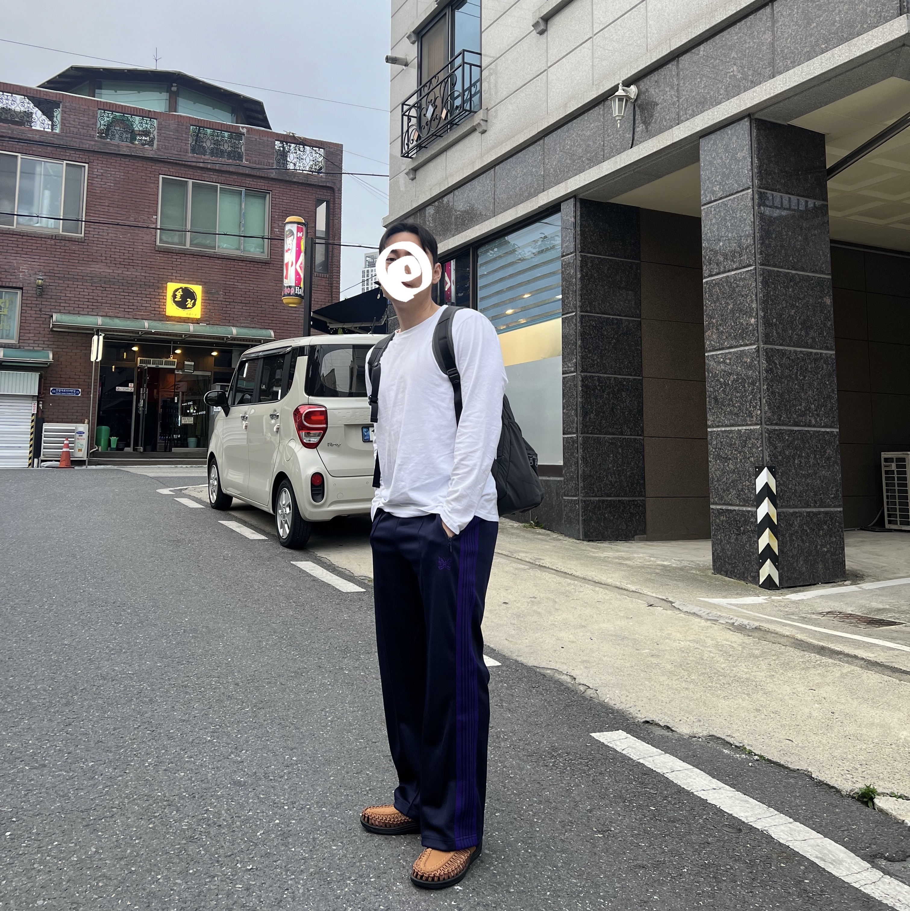 Needles Track Pants Poly Smooth Navy 착용 스타일