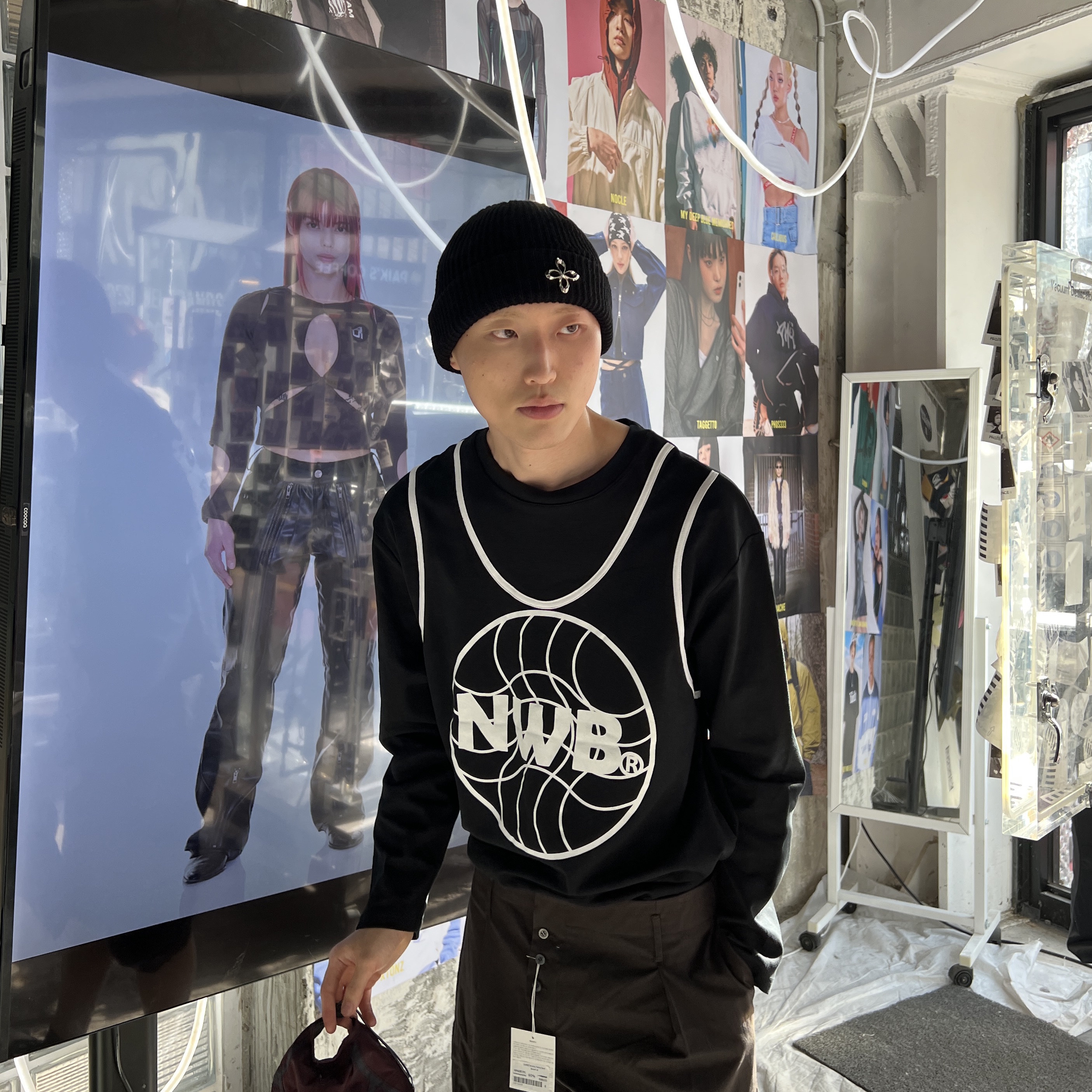 Surgery Clover Logo Beanie Ver.2 Black 착용 스타일 - 2