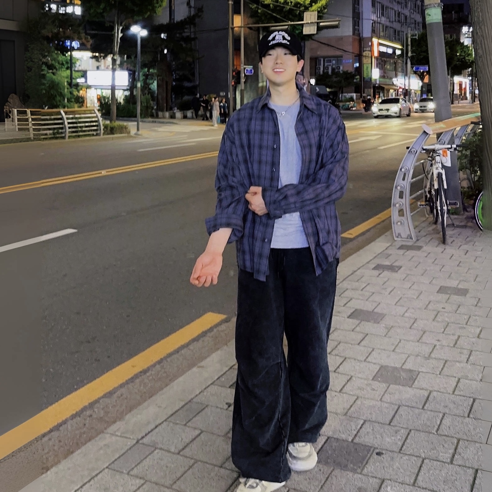 ETCE Boy Hood Destroyed Cap Black 착용 스타일