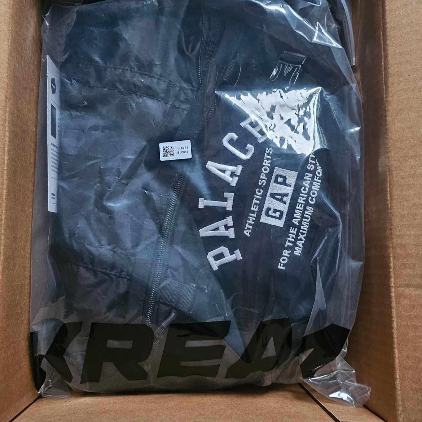 Palace x Gap Backpack Black - 24SS, Adidas Forum Low Classic Brown 착용 스타일 - 1