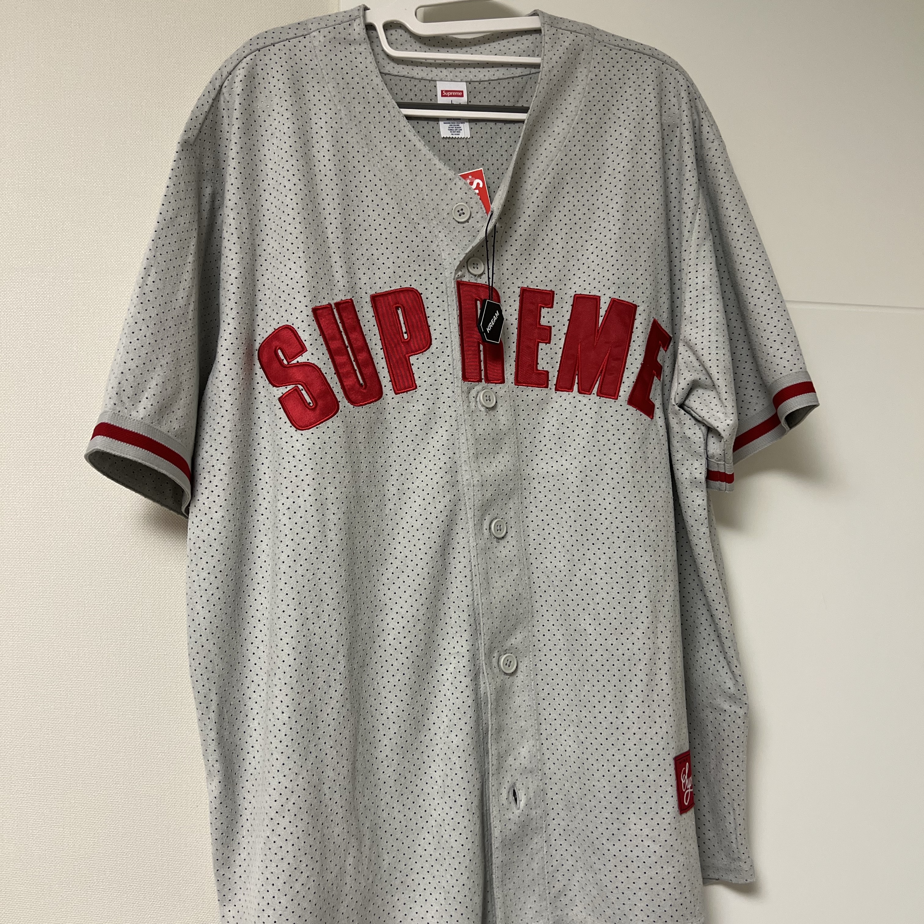Supreme Ultrasuede Mesh Baseball Jersey Navy - 24SS, Supreme Ultrasuede Mesh Baseball Jersey Grey - 24SS 착용 스타일 - 2