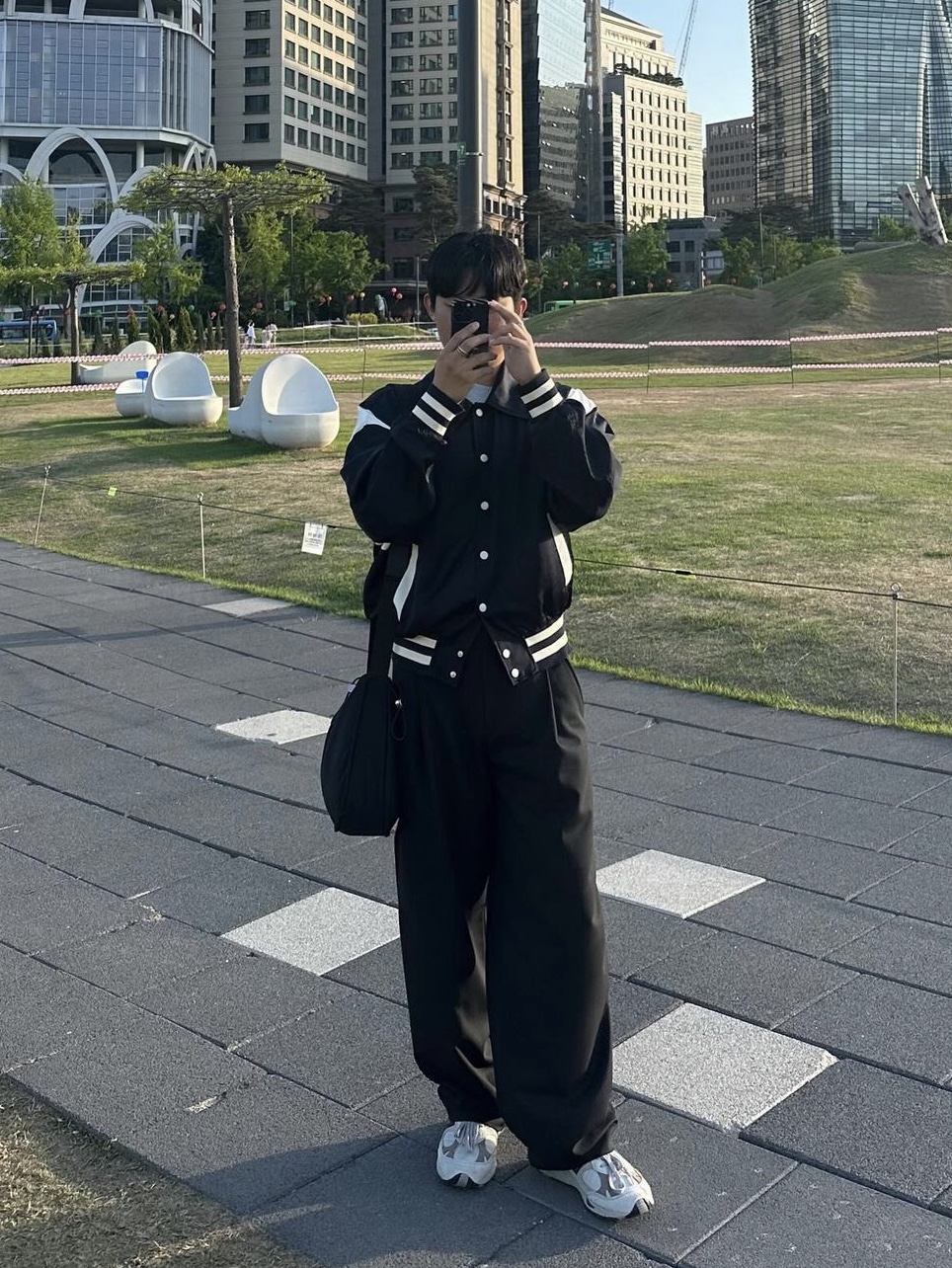 Birthdaysuit Satin Stadium Jacket Navy 착용 스타일 - 8