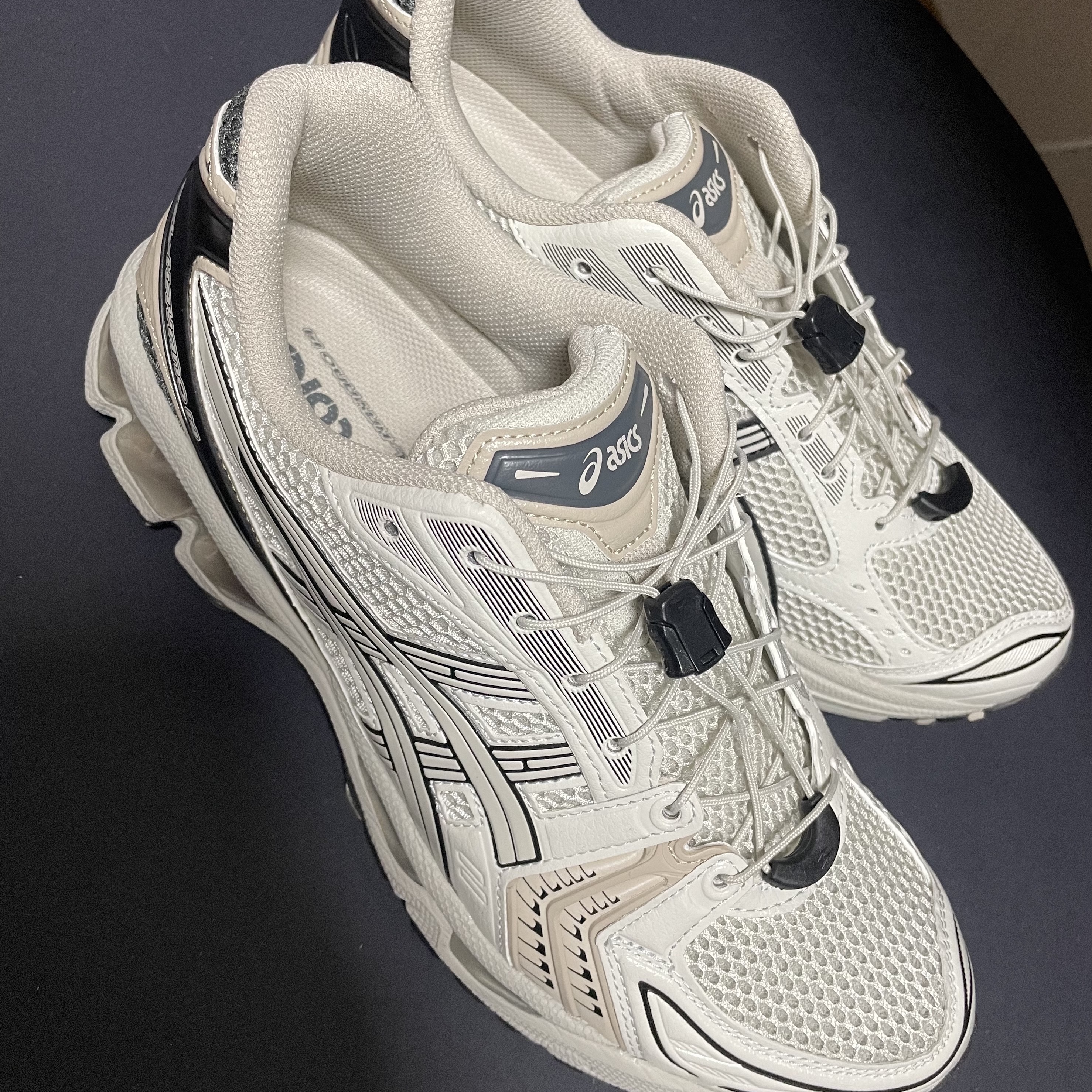 Asics Unlimited Gel-Kayano 14 Smoke Grey 착용 스타일