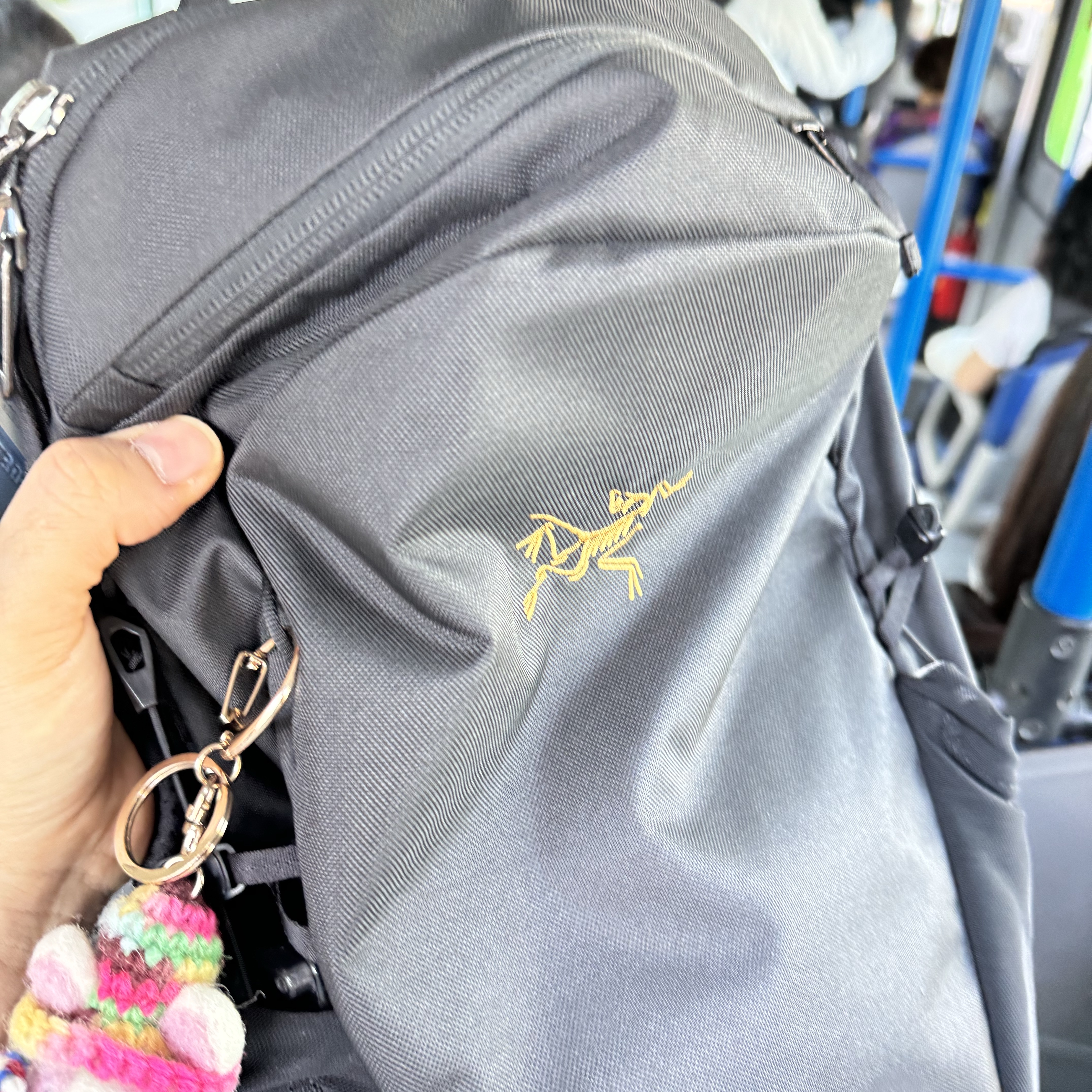 Arc'teryx Mantis 16 Backpack Black 착용 스타일