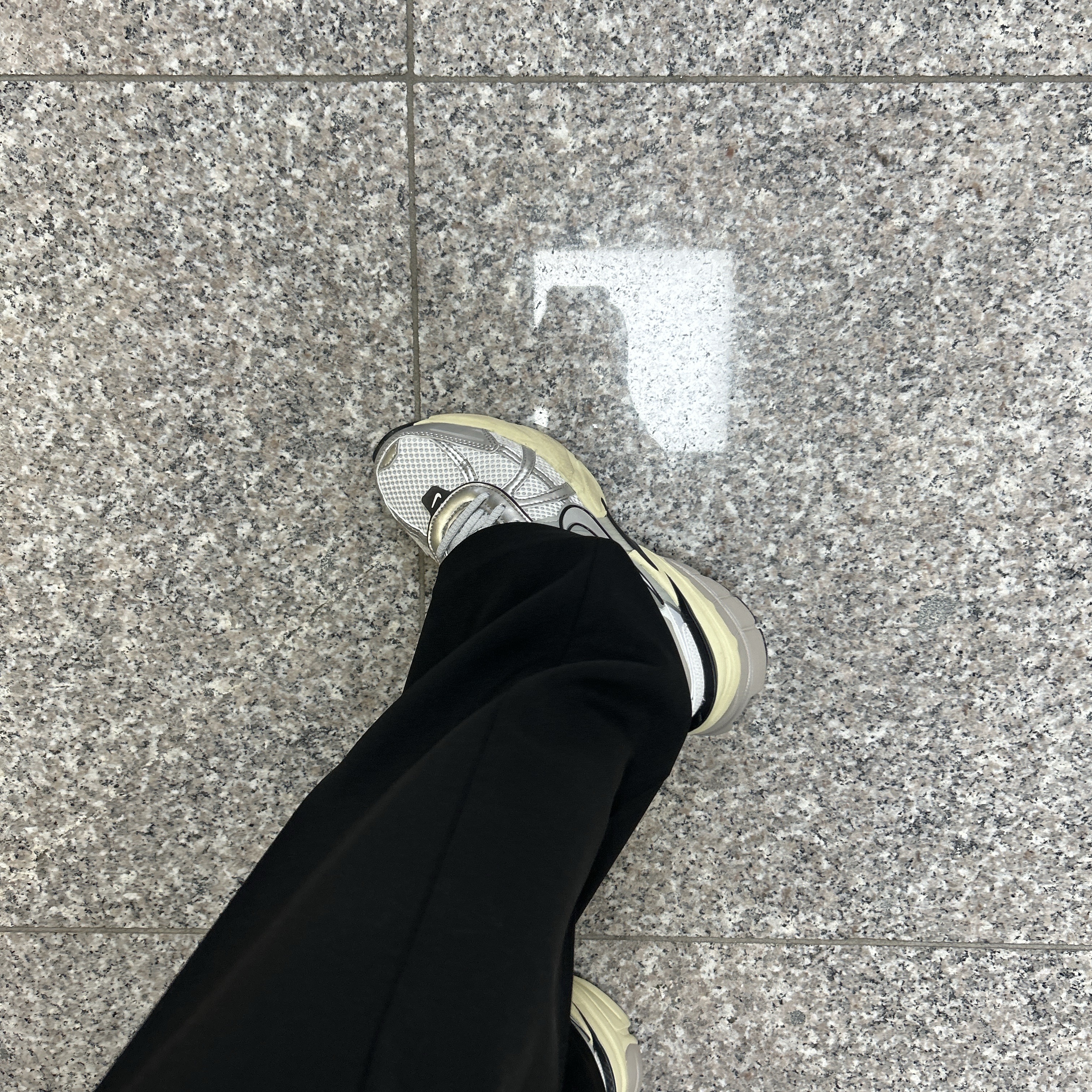 Nike V2K Run Summit White Metallic Silver 착용 스타일