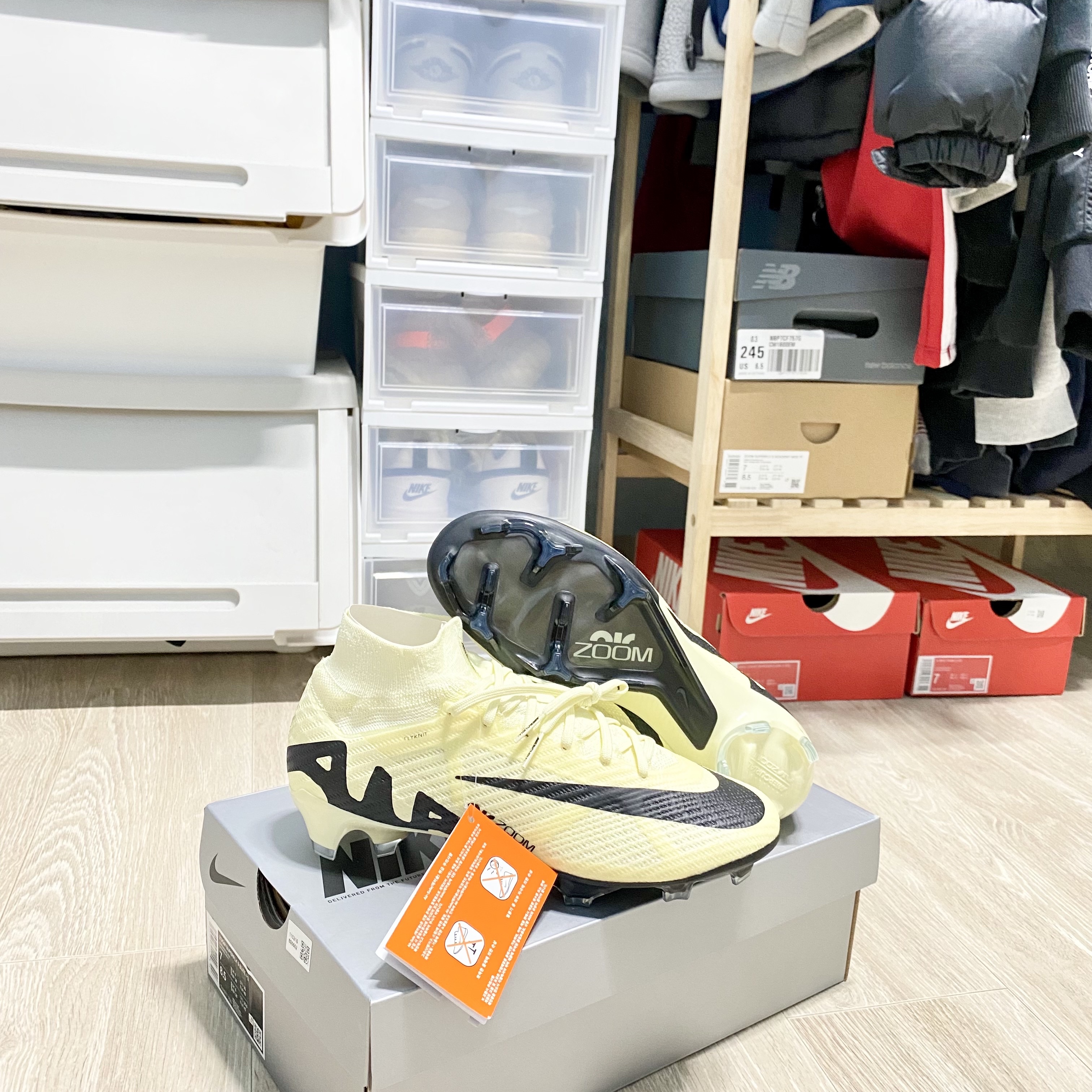 Nike Zoom Mercurial Superfly 9 Elite FG Lemonade Black 착용 스타일