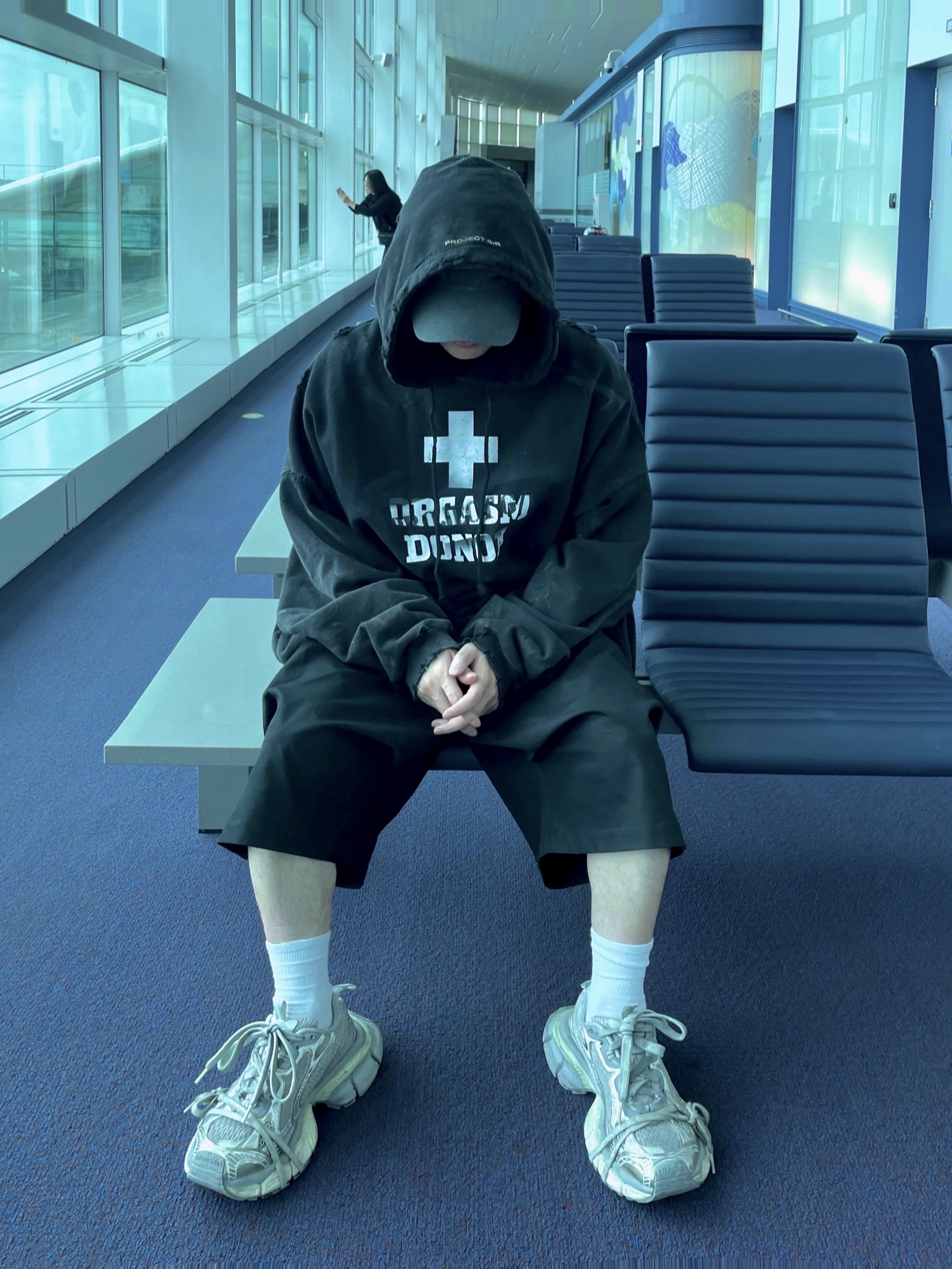 (W) Balenciaga 3XL Sneakers Light Beige, Nonnod Alpine Carpenter Shorts Matt Black 착용 스타일 - 3