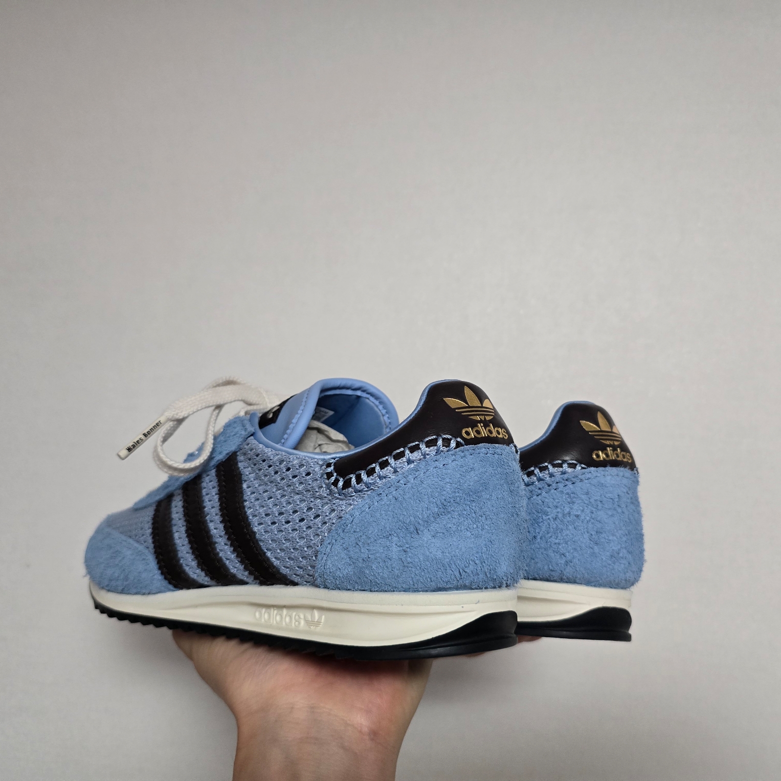 Adidas x Wales Bonner SL 76 Ash Blue Core Black 착용 스타일 - 3