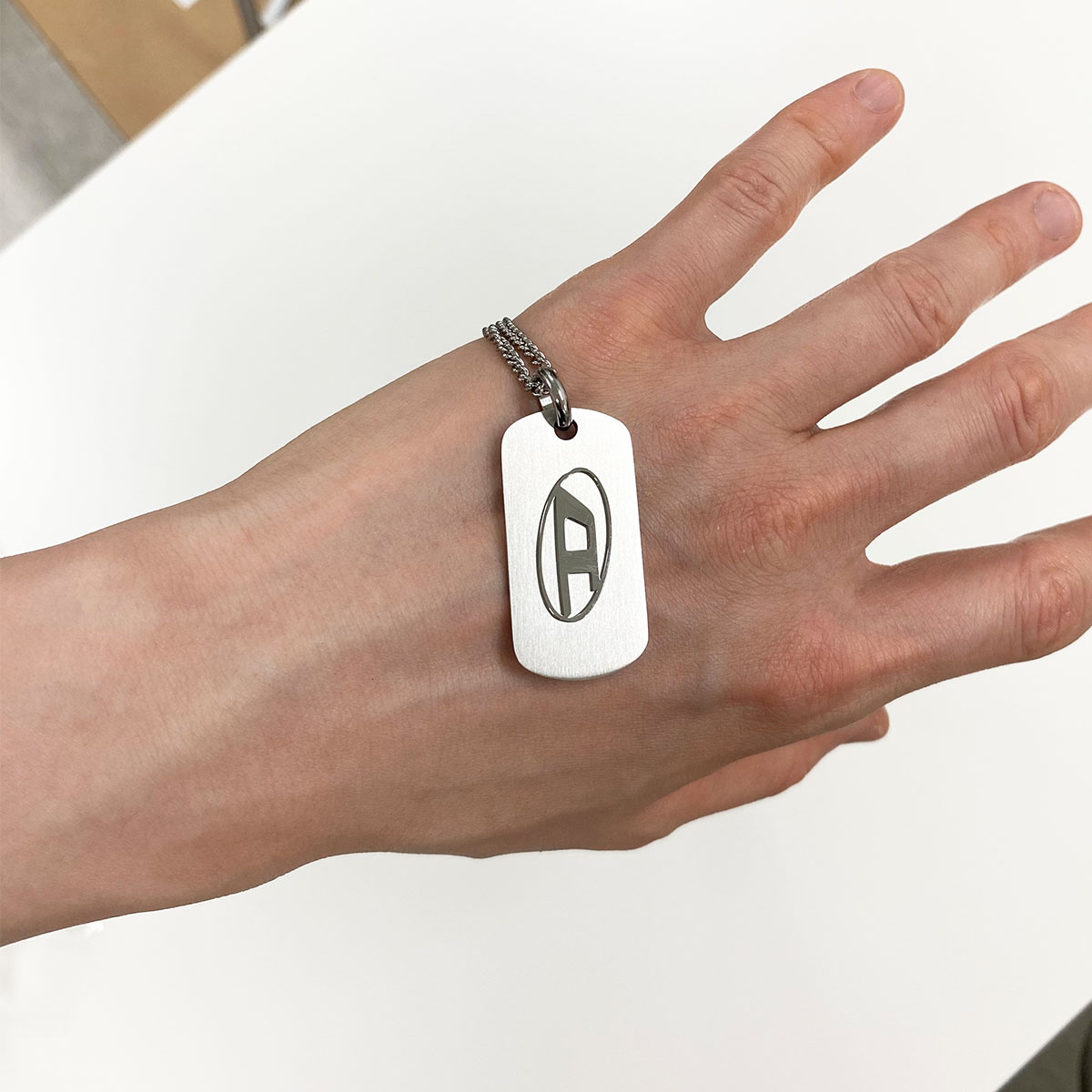 Diesel Dx1352 Stainless Steel Logo Dog Tag Necklace Silver 착용 스타일 - 3