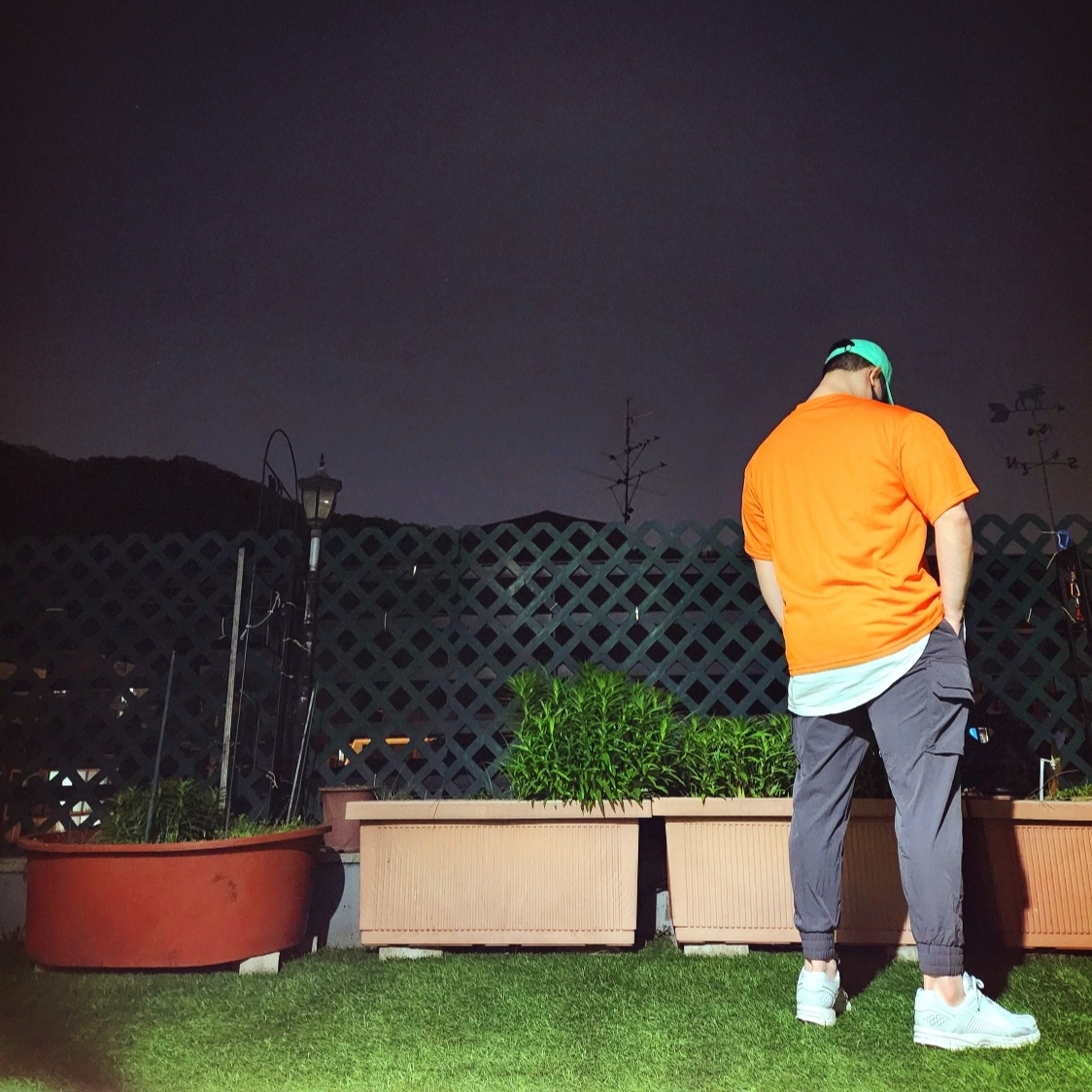 Nike Heritage 86 Futura Washed Cap Spring Green, Nike Zoom Vomero 5 SP Vast Grey 2023 착용 스타일 - 3