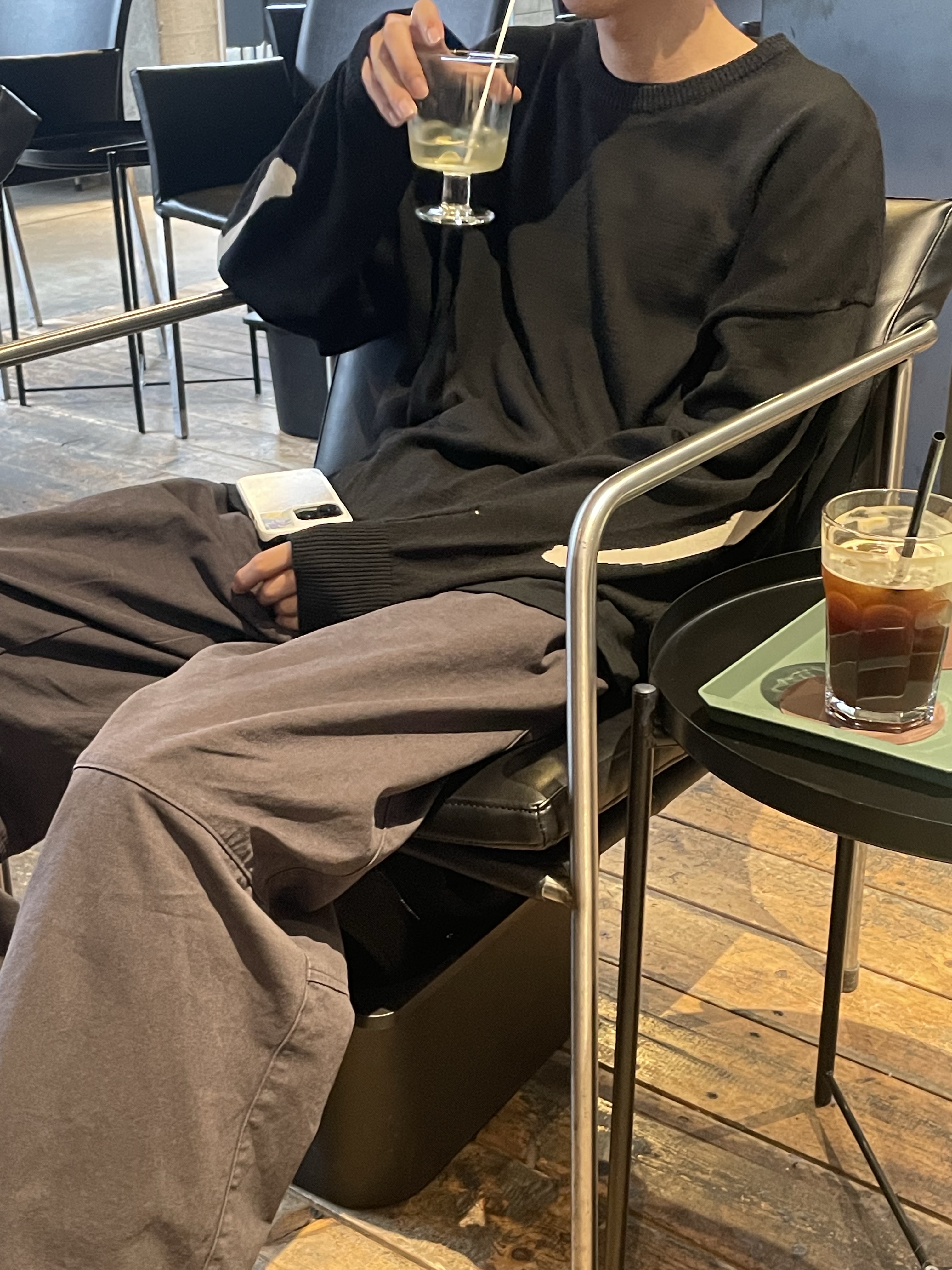 Polyteru 1 Tuck Gosima Pants Deep Charcoal, [프리오더] Polyteru Wallabee Shoes Plain Black 착용 스타일 - 2