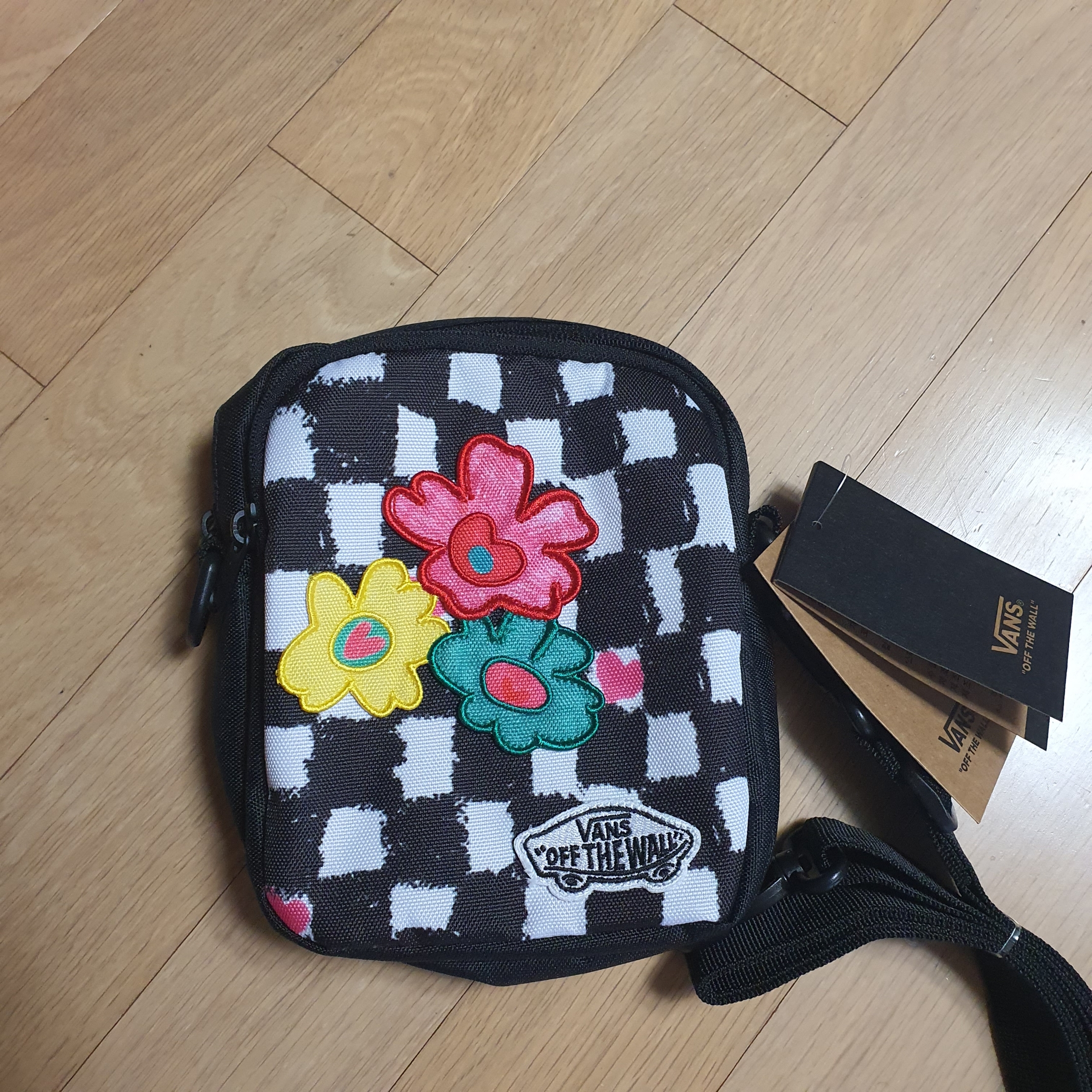 Vans x The Museum Visitor Floral Checker Bag Heart Check, Vans x The Museum Visitor Sport Low White Purple 착용 스타일 - 1