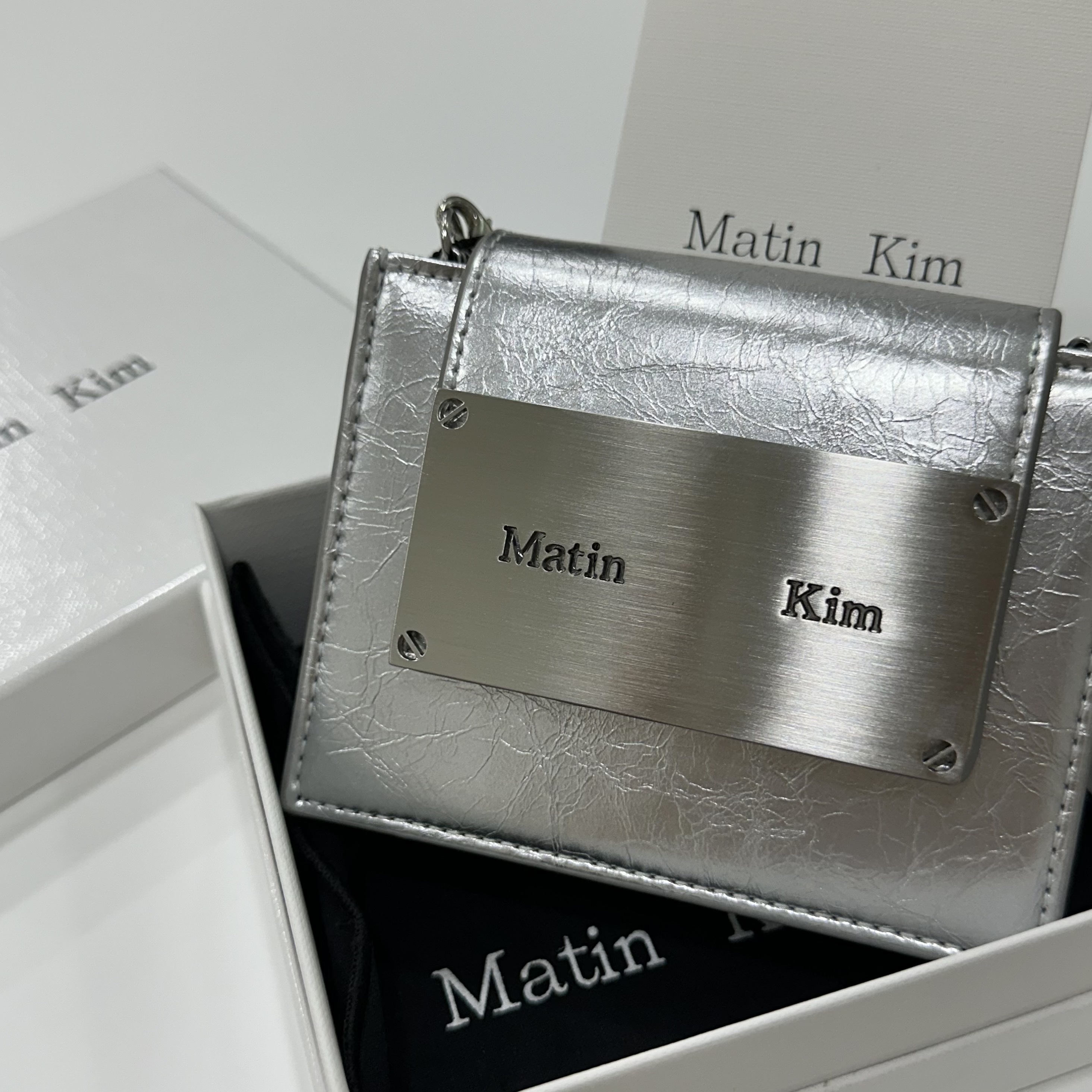 Matin Kim Accordion Mini Bag Silver 착용 스타일
