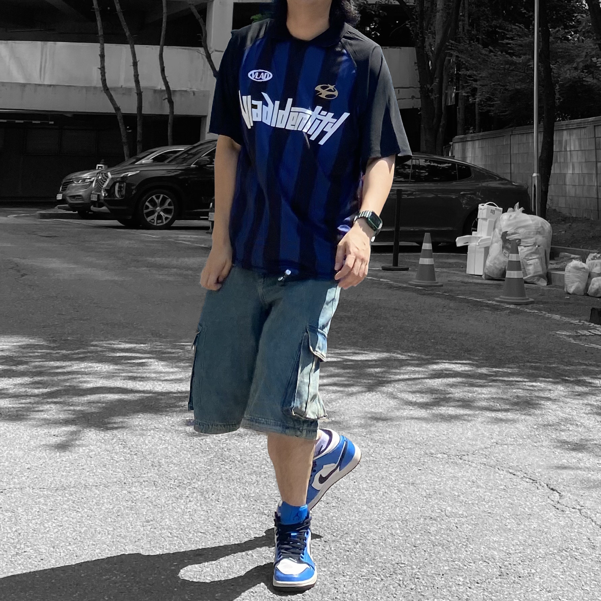 Jordan 1 Mid SE Signal Blue 착용 스타일 - 2