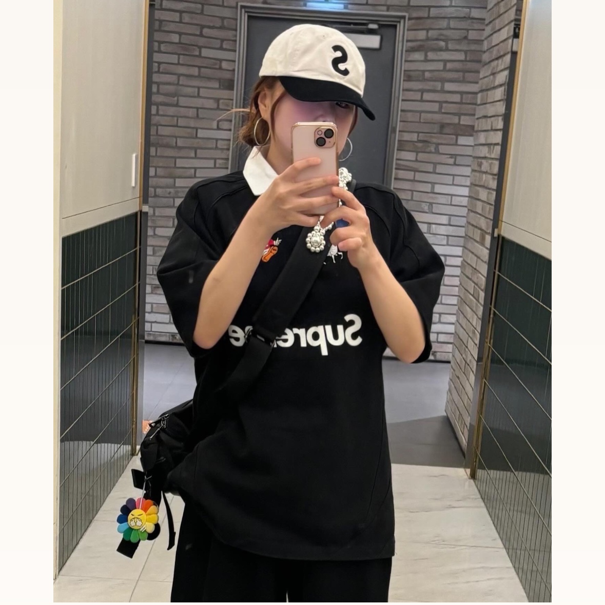 Simone Rocha Beaded Bow Front Bag Black Pearl, Supreme 2-Tone S Logo 6-Panel Stone - 24SS 착용 스타일