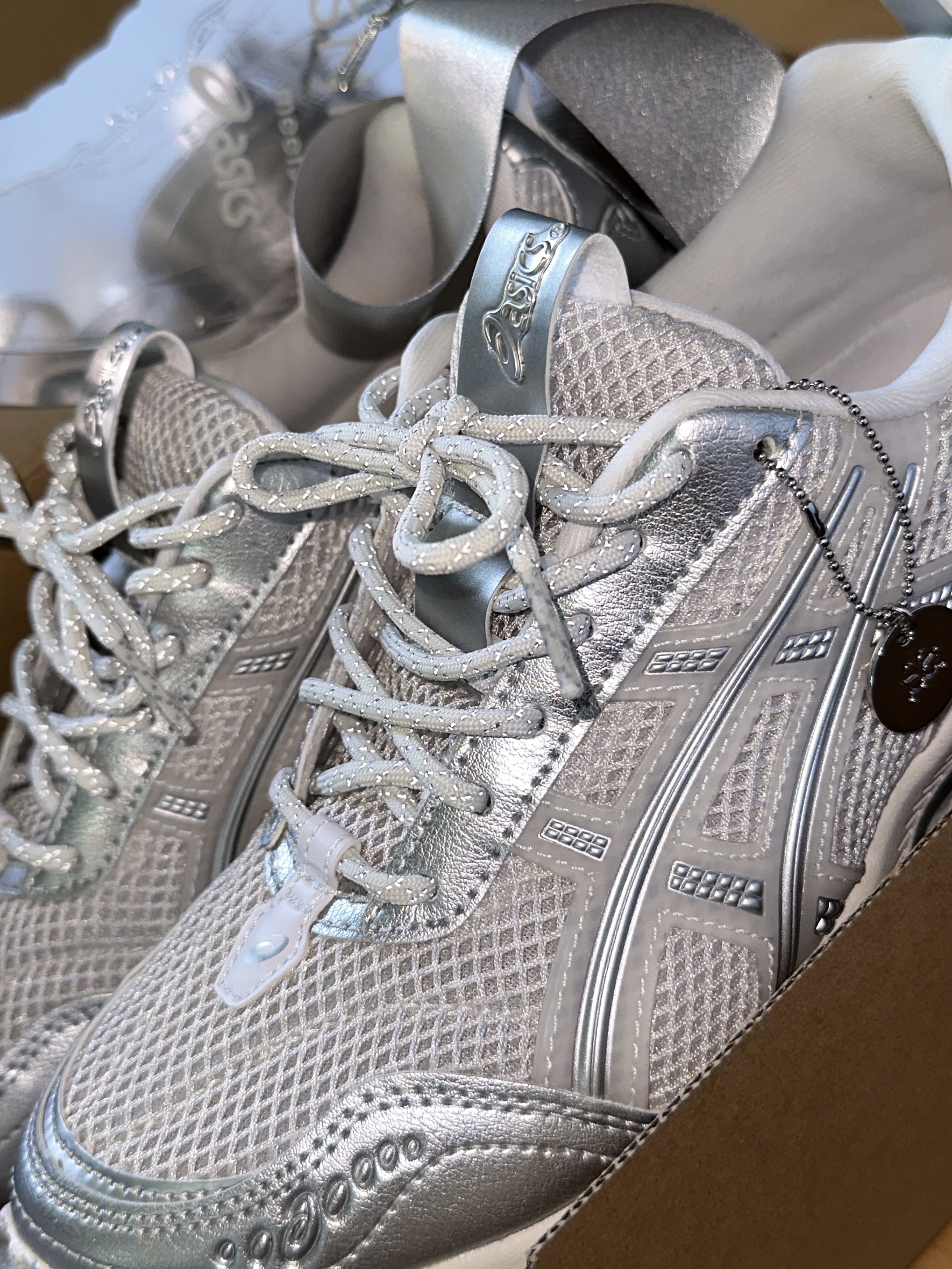(W) Asics x Snidel Gel-1090 V2 Silver 착용 스타일 - 3
