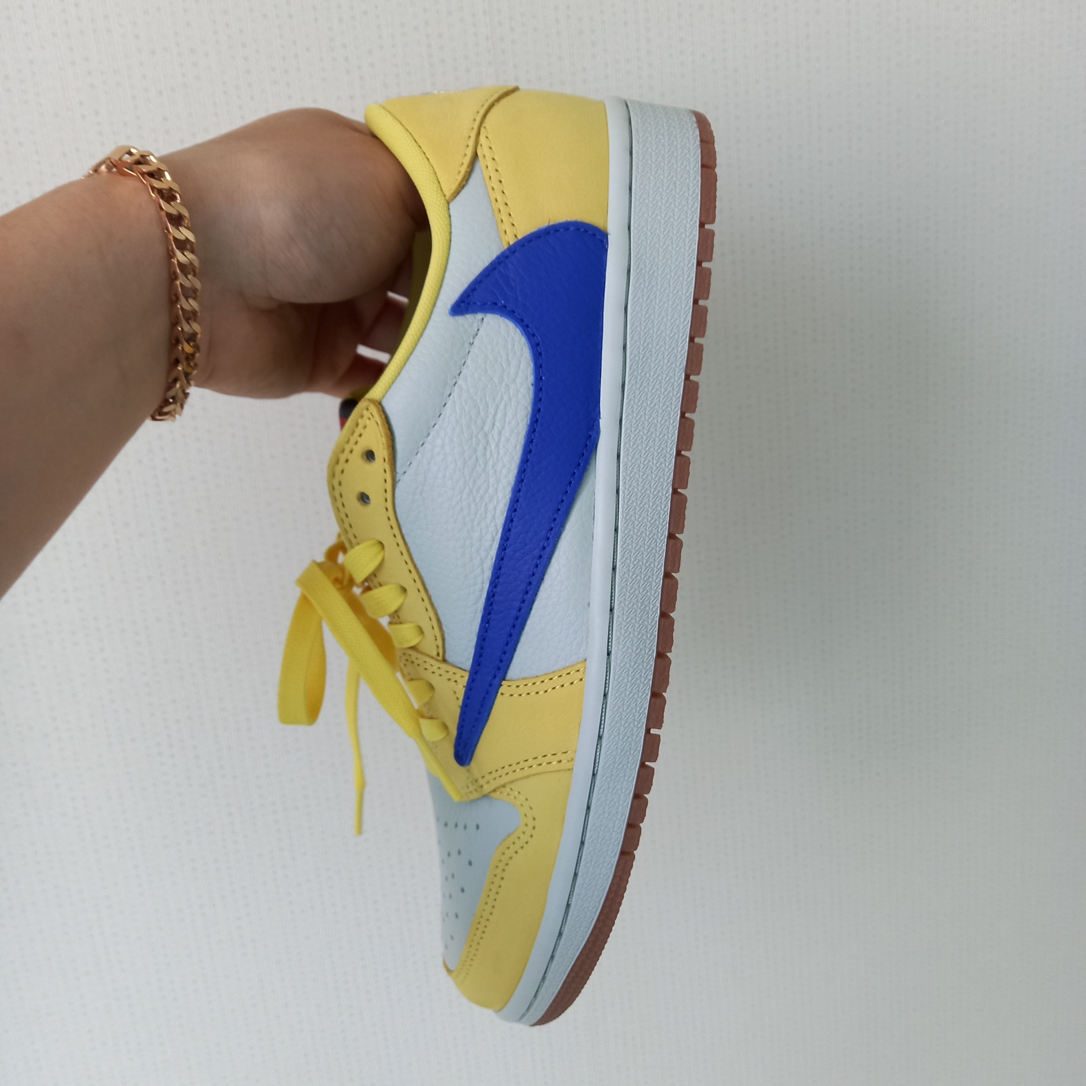 (W) Jordan 1 x Travis Scott Retro Low OG SP Canary 착용 스타일 - 9