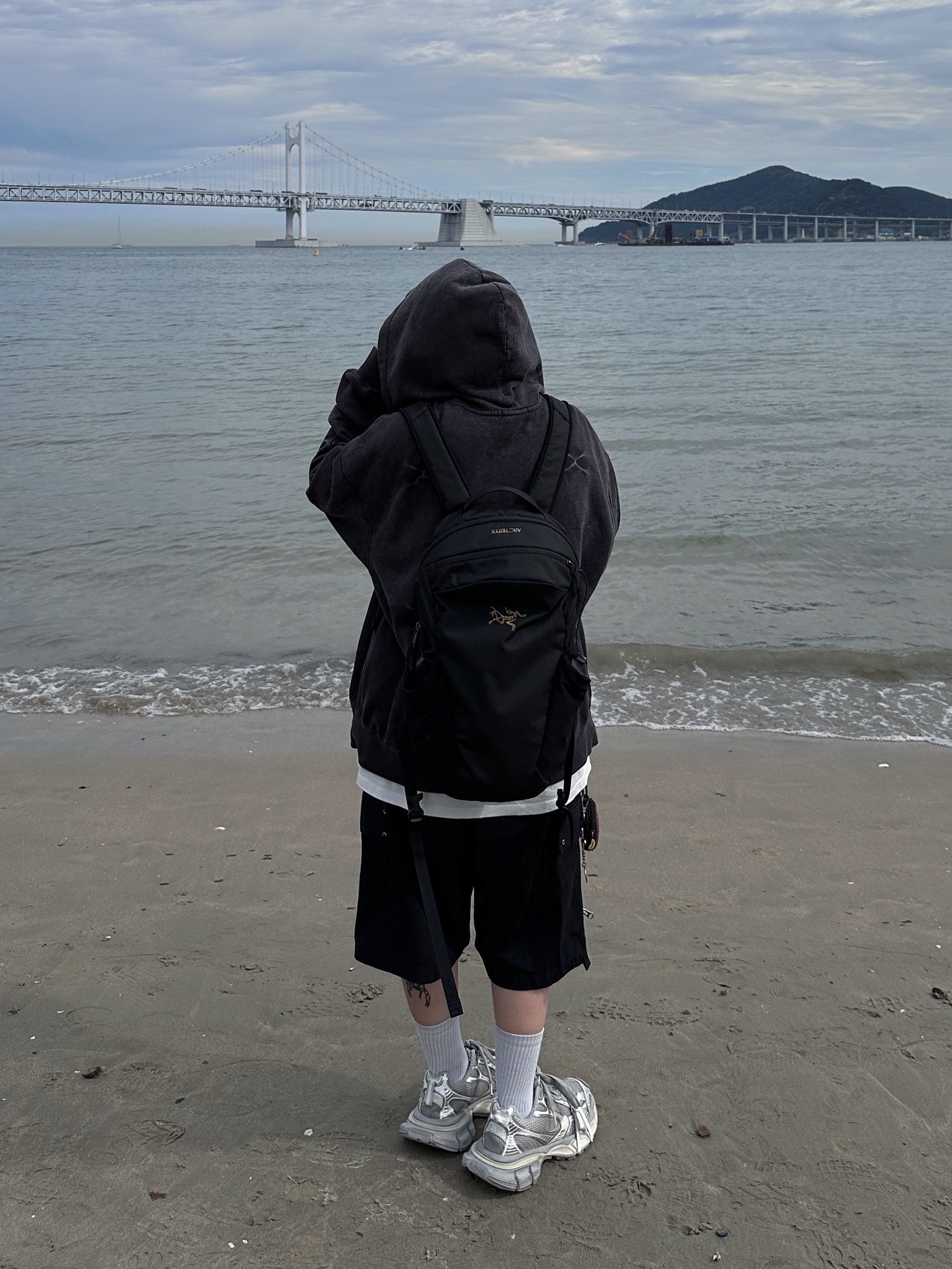 (W) Balenciaga 3XL Sneakers Light Beige, Arc'teryx Mantis 16 Backpack Black 착용 스타일 - 3