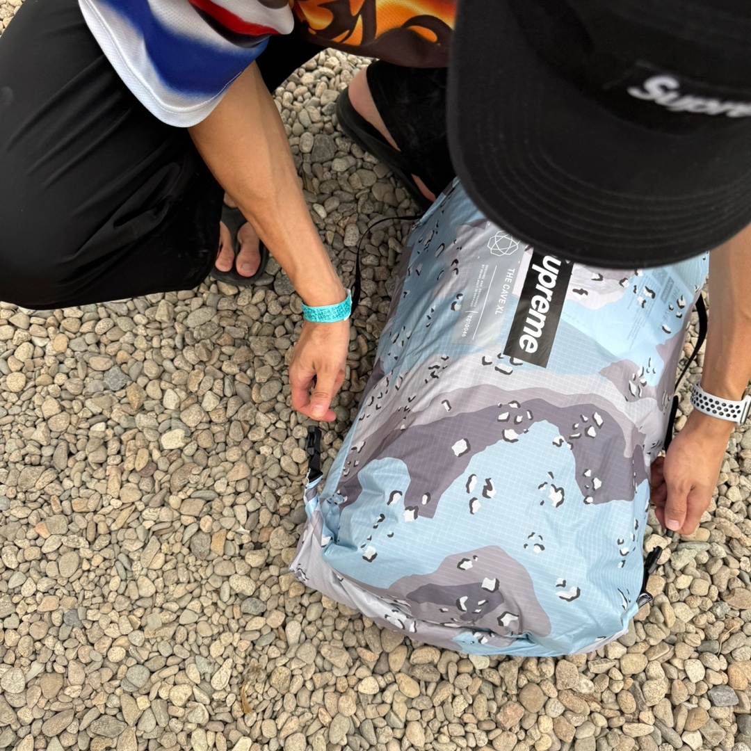 Supreme x Heimplanet Cave XL Tent Camo - 24SS, Supreme Hanging Lantern Red - 19FW 착용 스타일 - 2