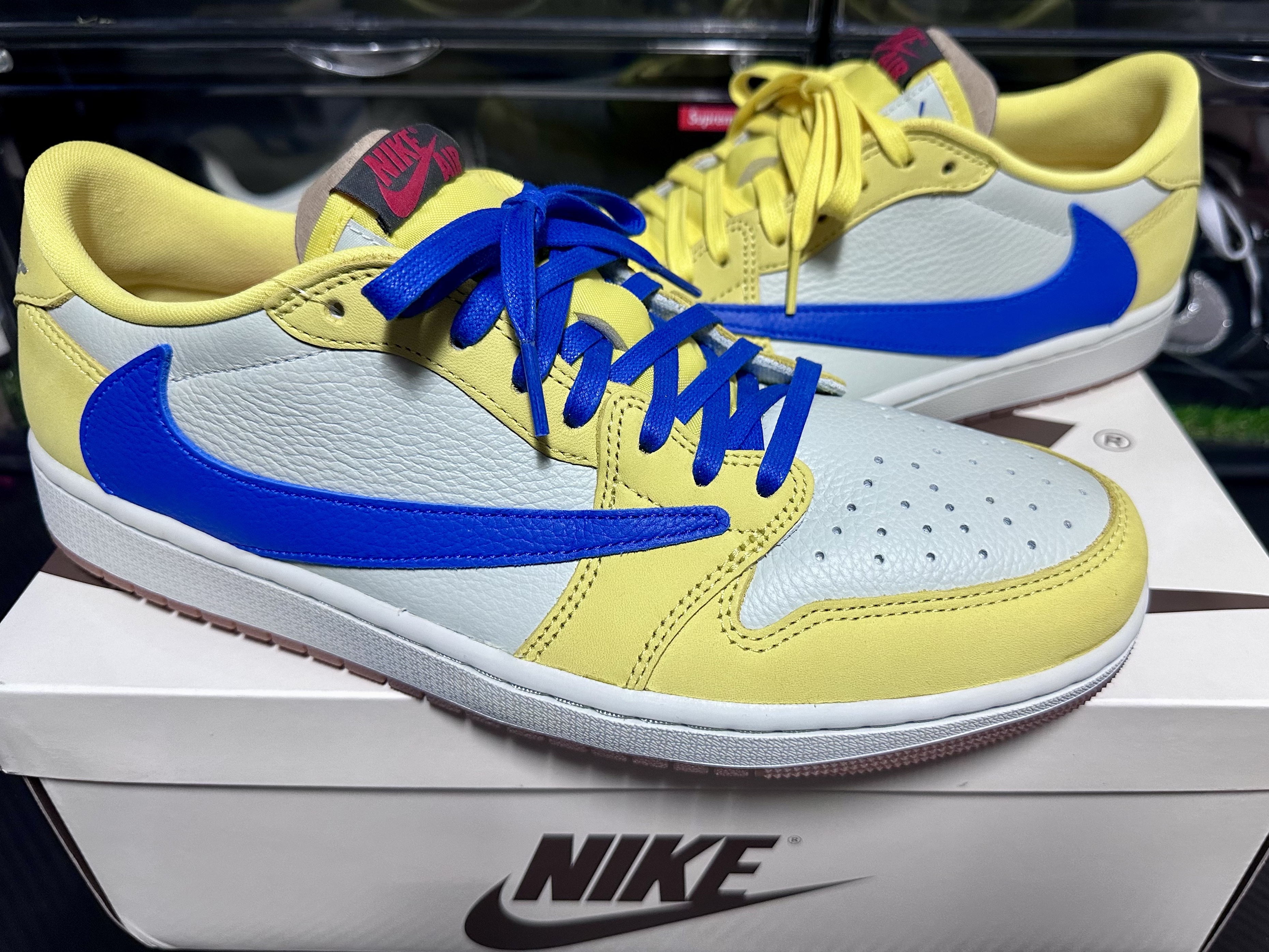 (W) Jordan 1 x Travis Scott Retro Low OG SP Canary 착용 스타일 - 1