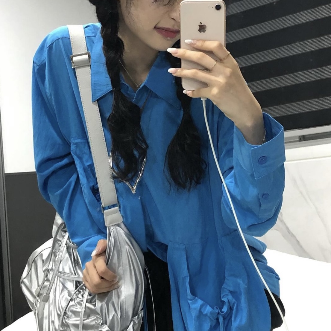 For Appeal String Ribbon Large Hobo Bag Glossy Black, For Appeal String Ribbon Large Hobo Bag Silver 착용 스타일