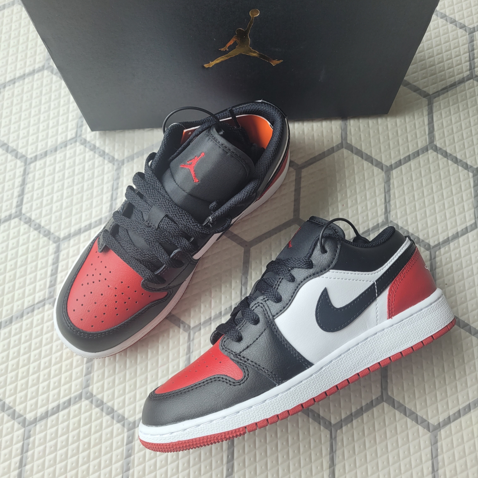 (GS) Jordan 1 Low White Varsity Red 착용 스타일