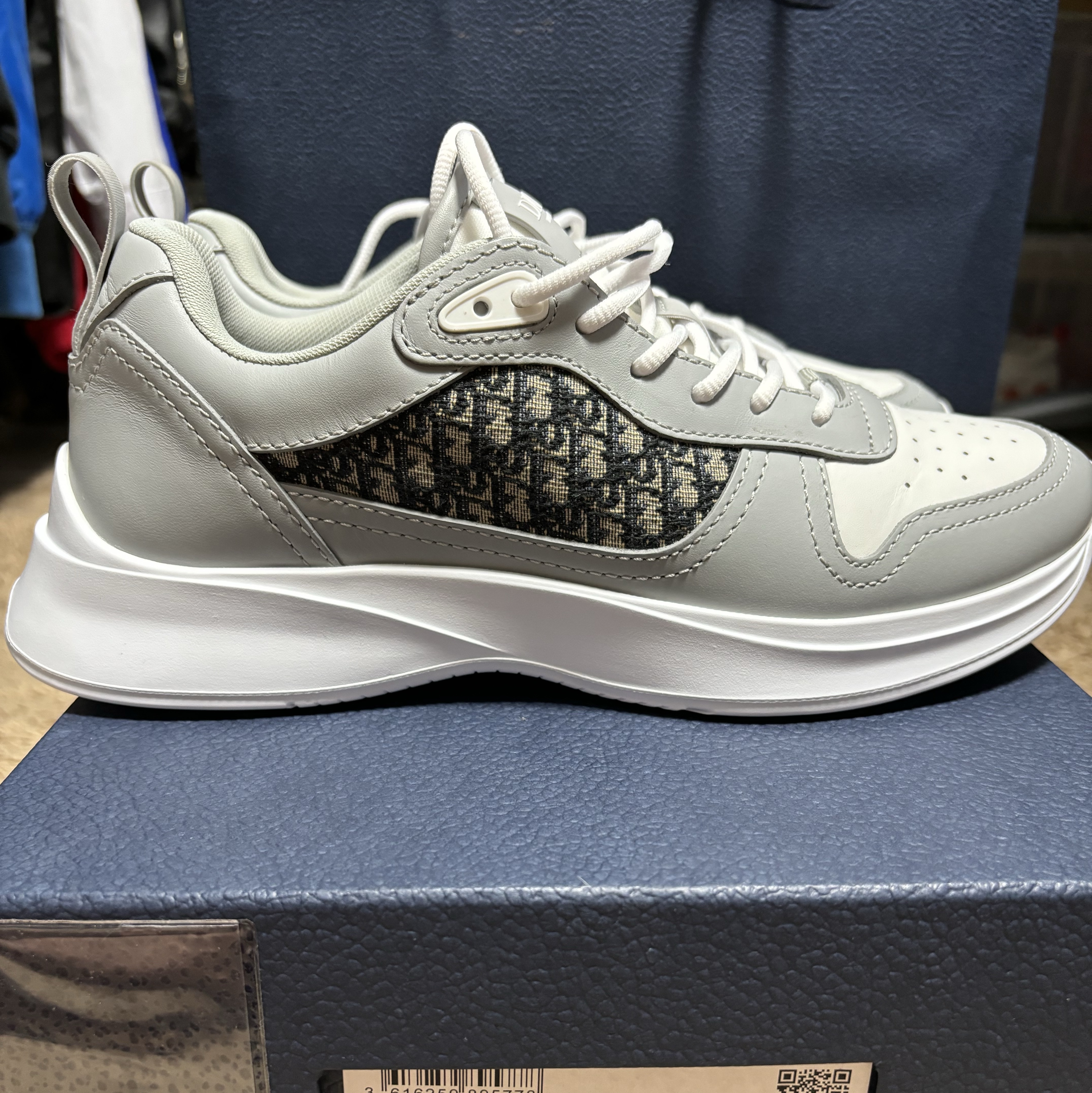 Dior B25 Runner Sneakers Smooth Calfskin and Beige & Black Dior Oblique Jacquard Grey 착용 스타일