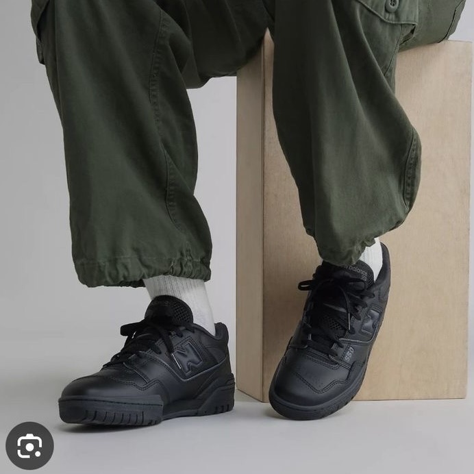 New Balance 550 Triple Black - 2E Wide 착용 스타일