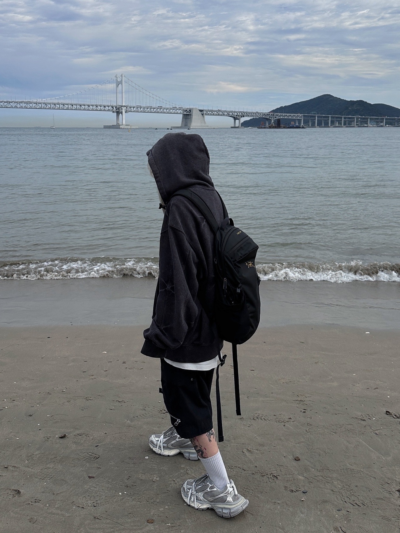(W) Balenciaga 3XL Sneakers Light Beige, Arc'teryx Mantis 16 Backpack Black 착용 스타일 - 1