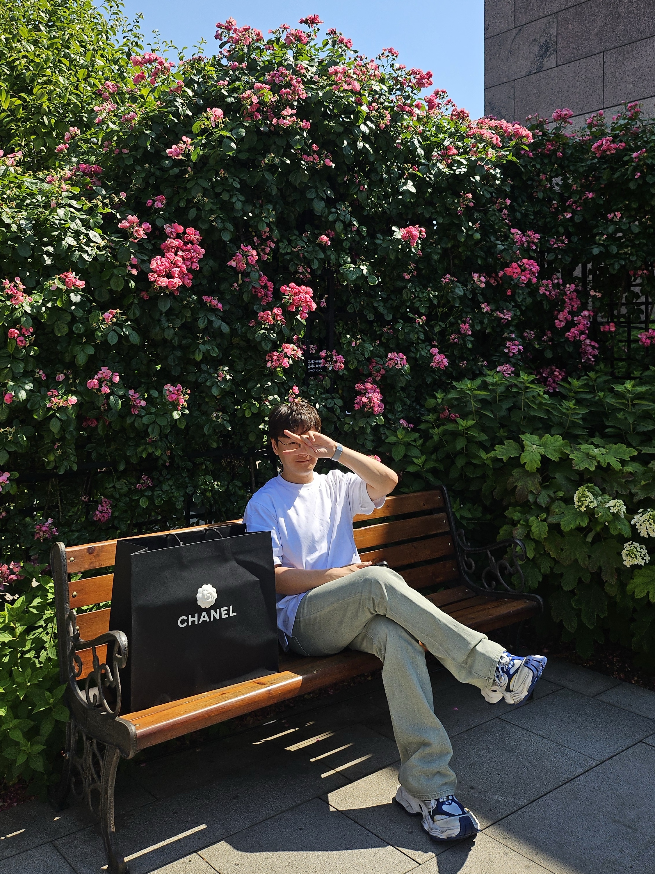 Wooyoungmi Flower Print T-Shirt White - 24SS, Wooyoungmi Straight Denim Pants Mint - 23FW 착용 스타일 - 3