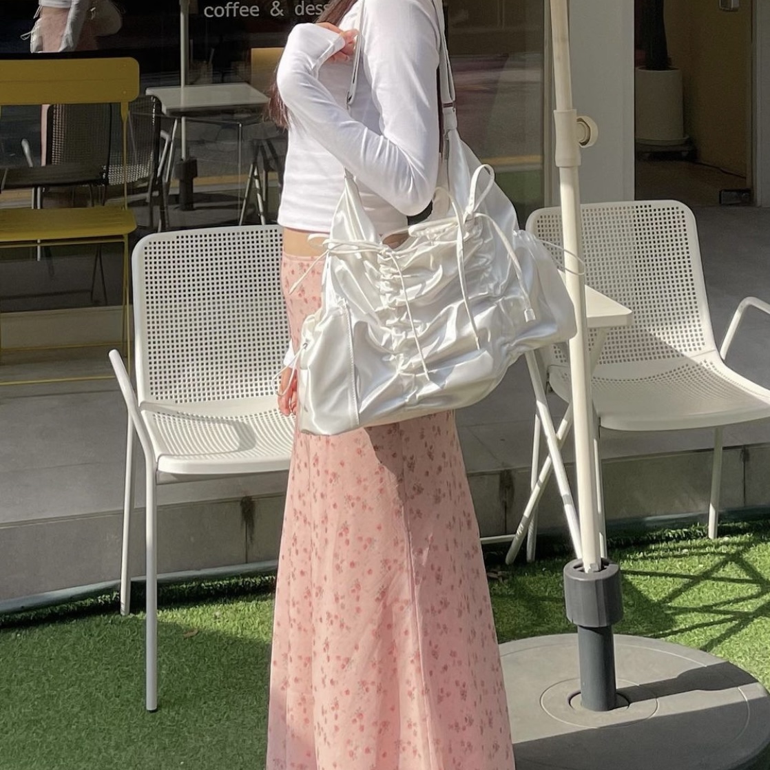 For Appeal String Ribbon Large Hobo Bag Glossy Black, For Appeal String Ribbon Large Hobo Bag Silver 착용 스타일