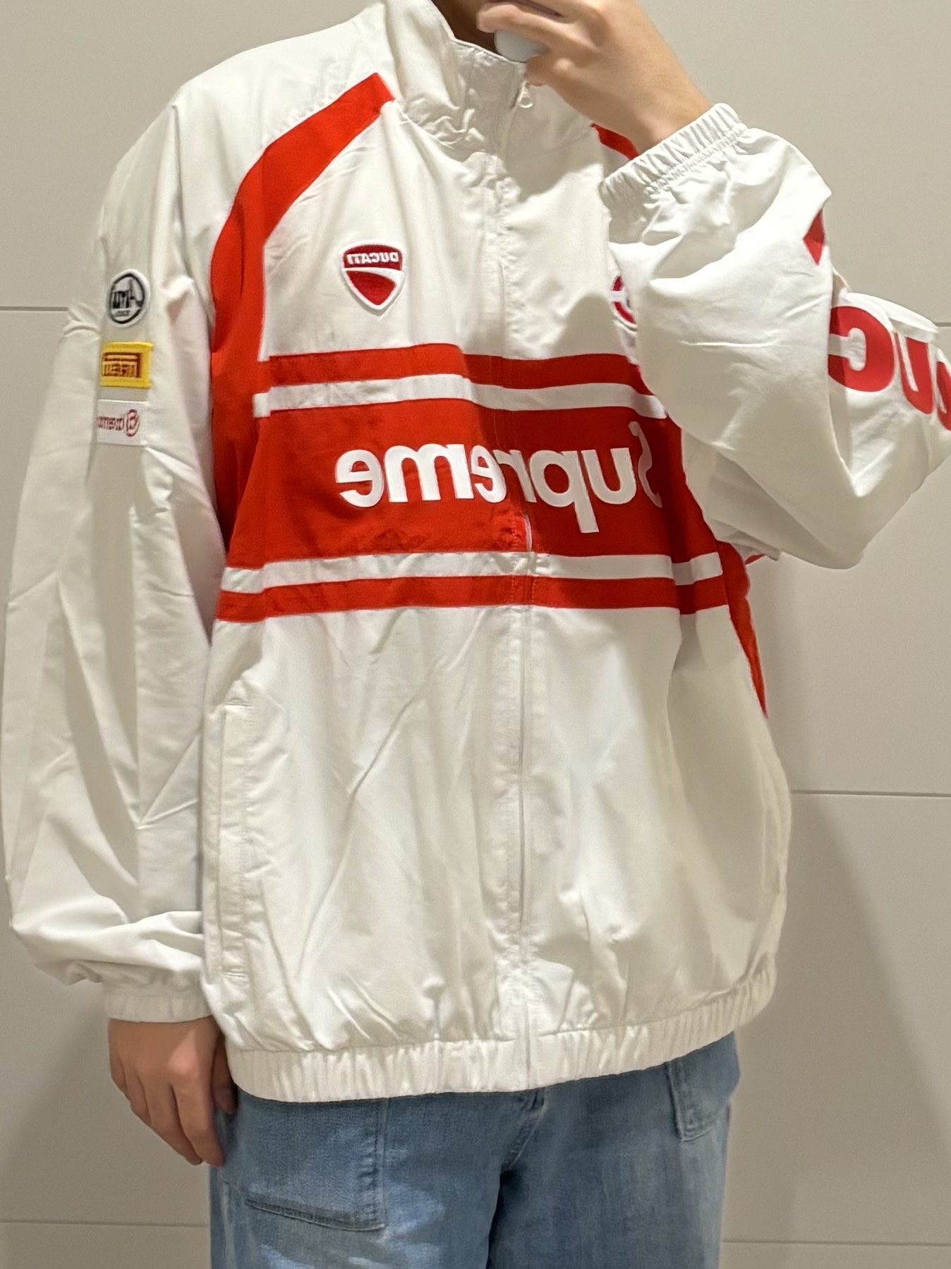 Supreme x Ducati Hooded Racing Jacket Black - 24SS, Supreme x Ducati Track Jacket Black - 24SS 착용 스타일 - 3