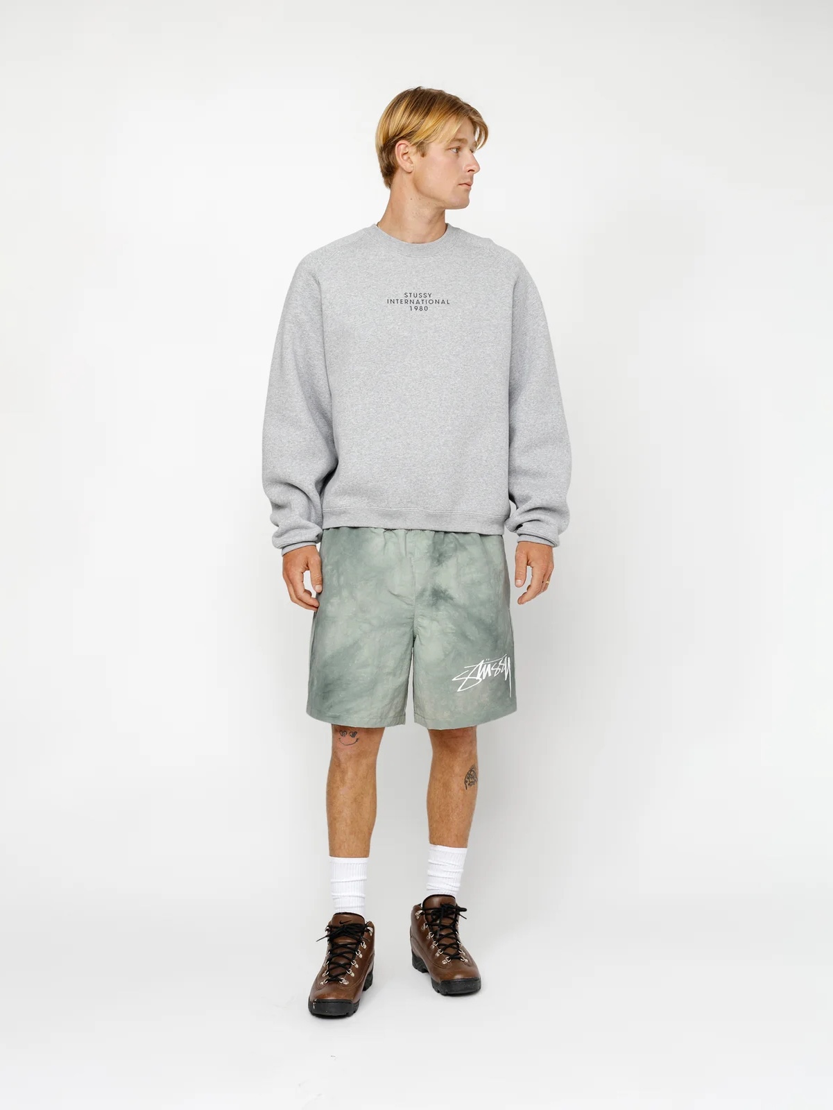 Stussy Wave Dye Nylon Shorts Sage 착용 스타일 - 1