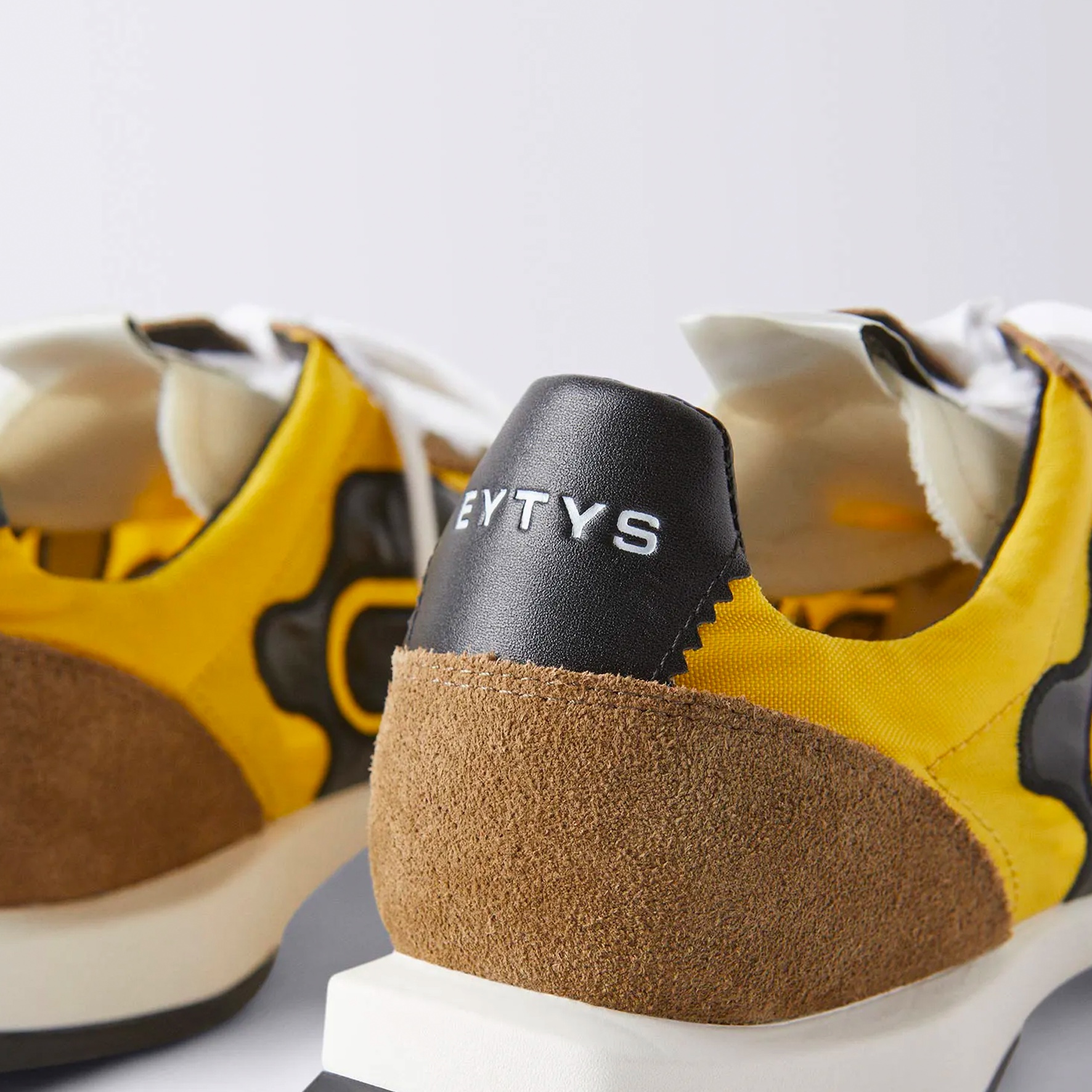 Eytys Eros Suede Lemon 착용 스타일 - 3