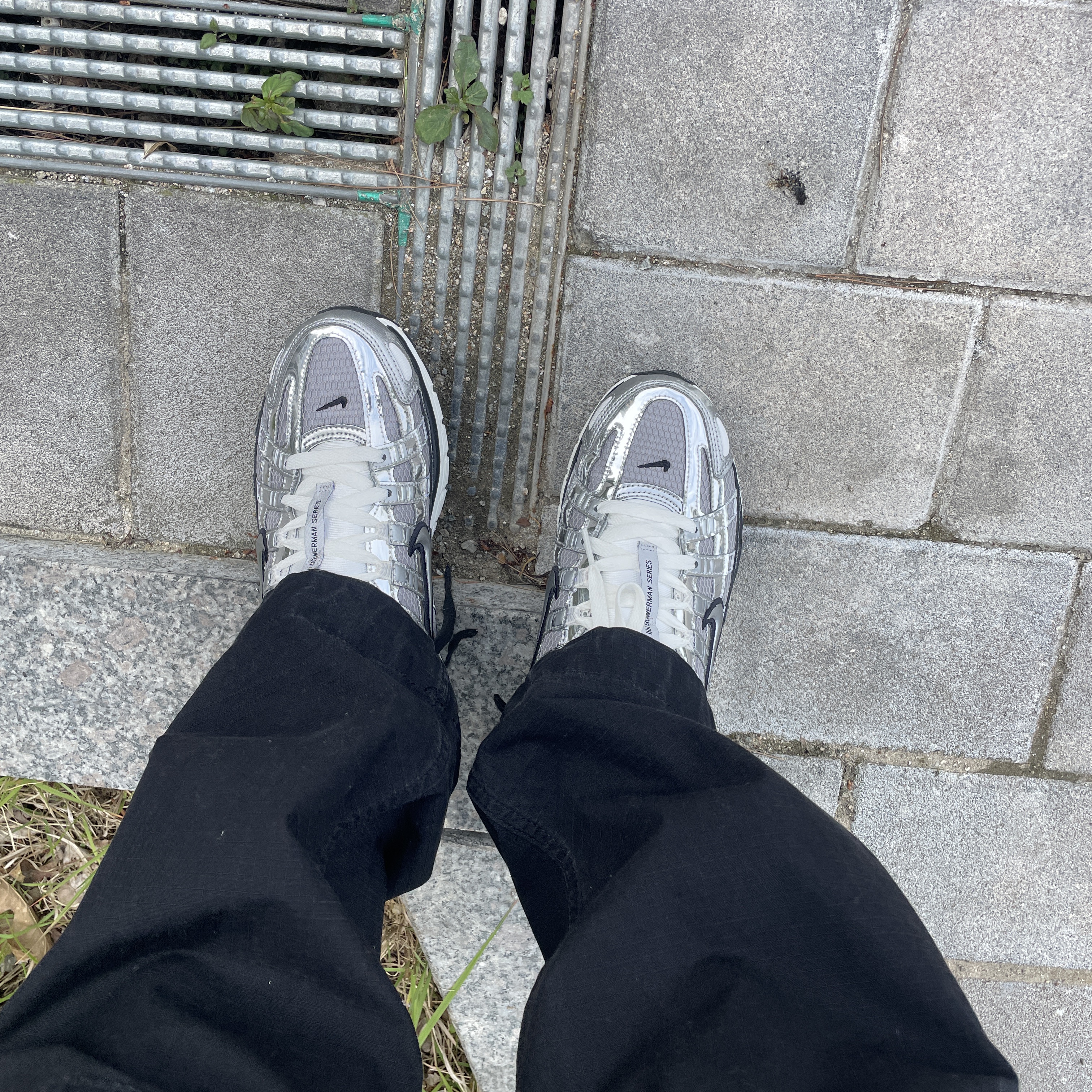 Nike P-6000 Metallic Silver 착용 스타일