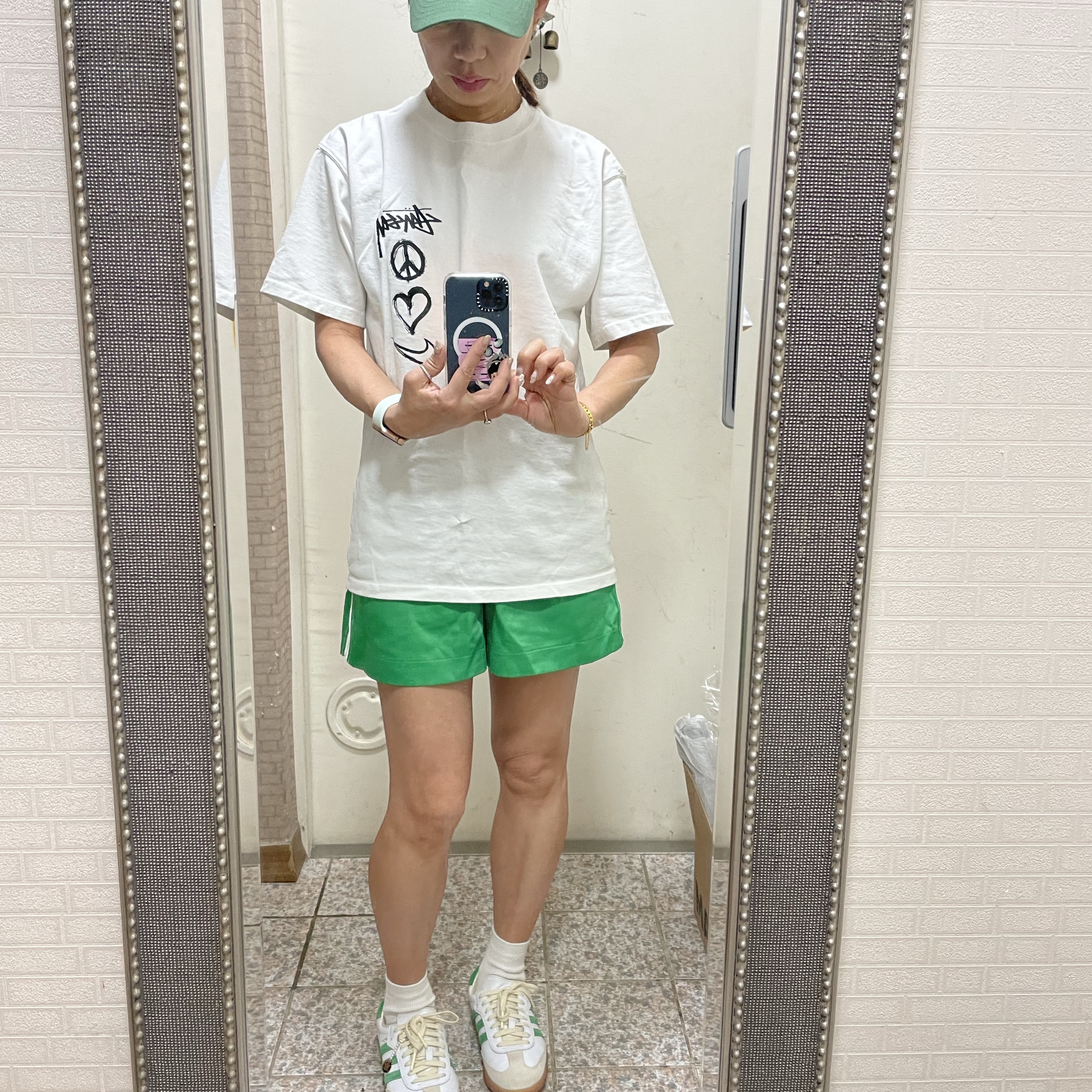 Adidas x Sporty & Rich Samba OG Cloud White Green, Nike x Stussy NRG RA T-Shirt Summit White (DM4942-121) 착용 스타일 - 1