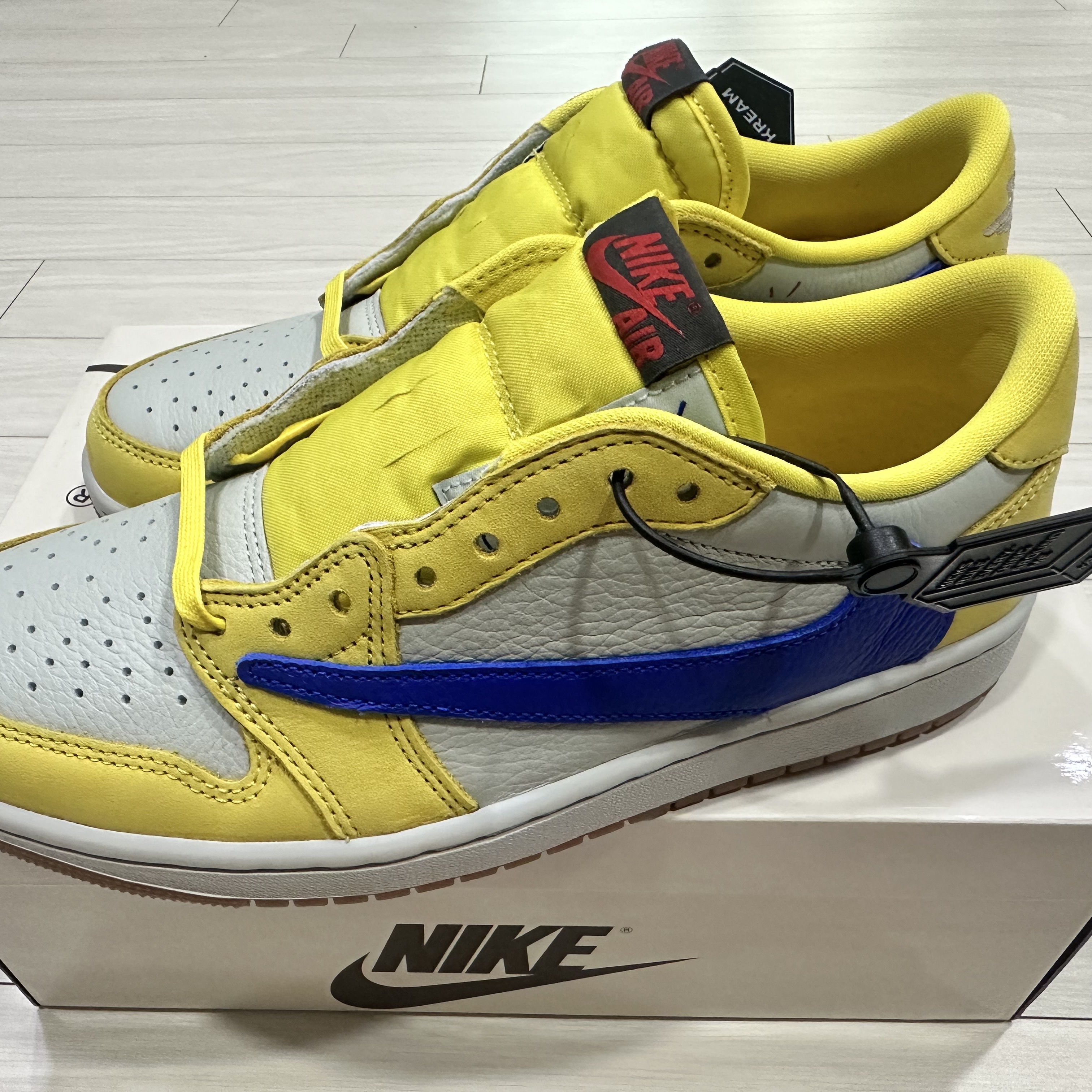 (W) Jordan 1 x Travis Scott Retro Low OG SP Canary 착용 스타일