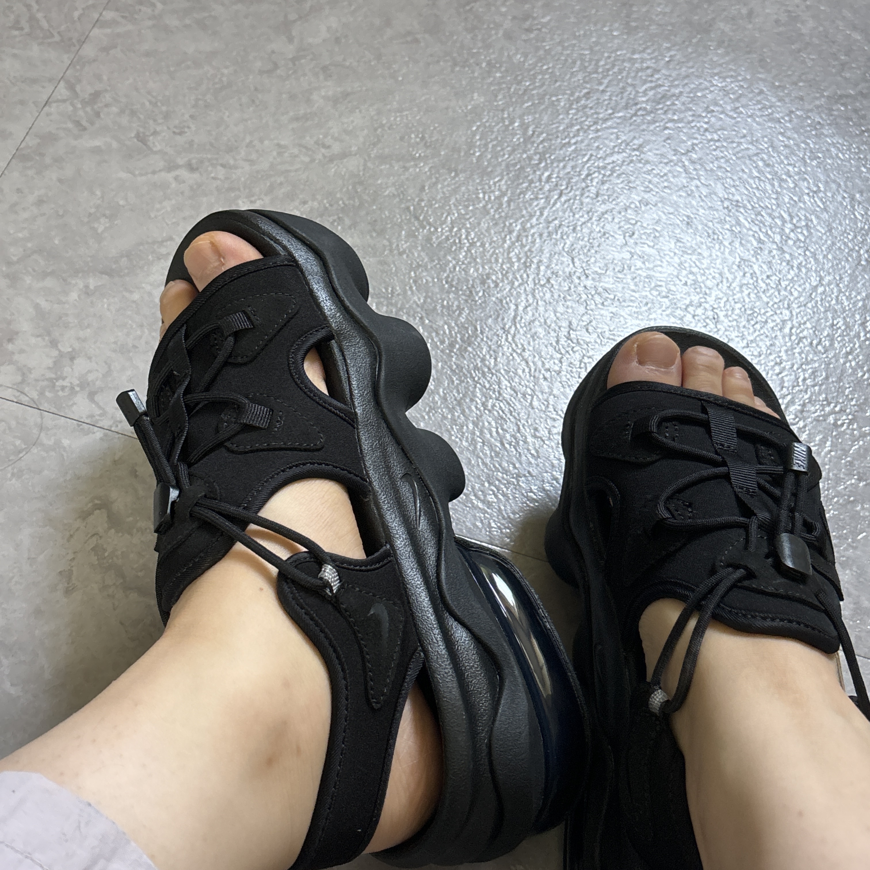 (W) Nike Air Max Koko Sandal Black 착용 스타일